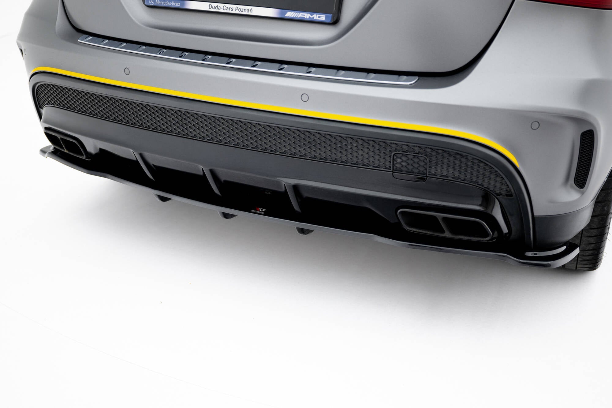 Maxton Design Splitter trasero (With Vertical Bars) V.1 para Mercedes-Benz GLA 45 AMG - imagen 3