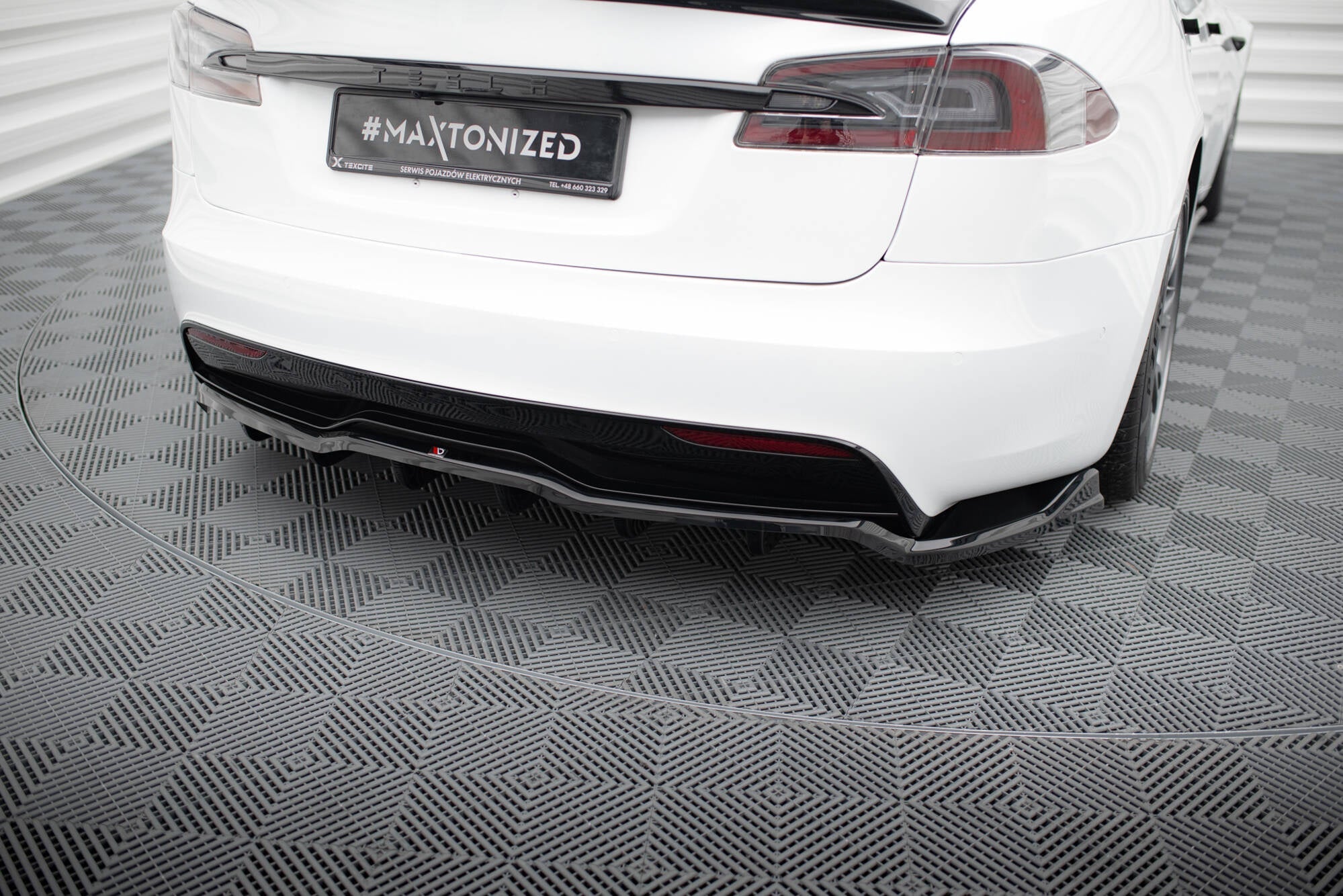 Maxton Design Splitter trasero (With Vertical Bars) V.1 para Tesla Model S Plaid Mk1 Facelift - imagen 1