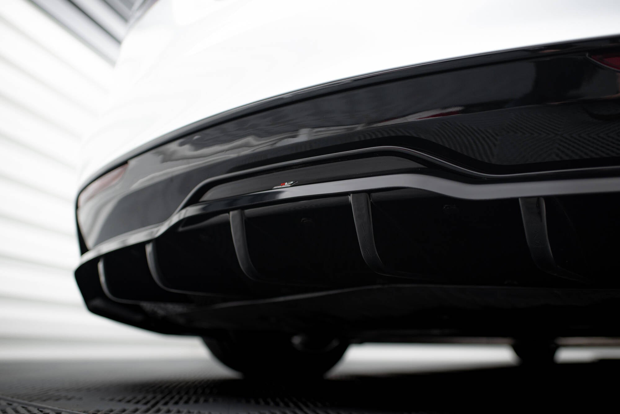 Maxton Design Splitter trasero (With Vertical Bars) V.1 para Tesla Model S Plaid Mk1 Facelift - imagen 4