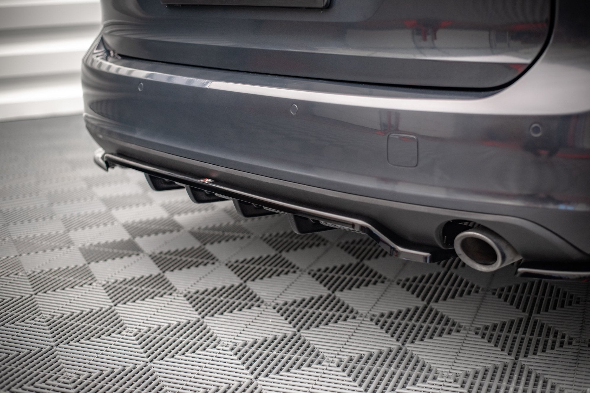 Maxton Design Splitter trasero (With Vertical Bars) V.1 para Volvo V90 Mk2 - imagen 1