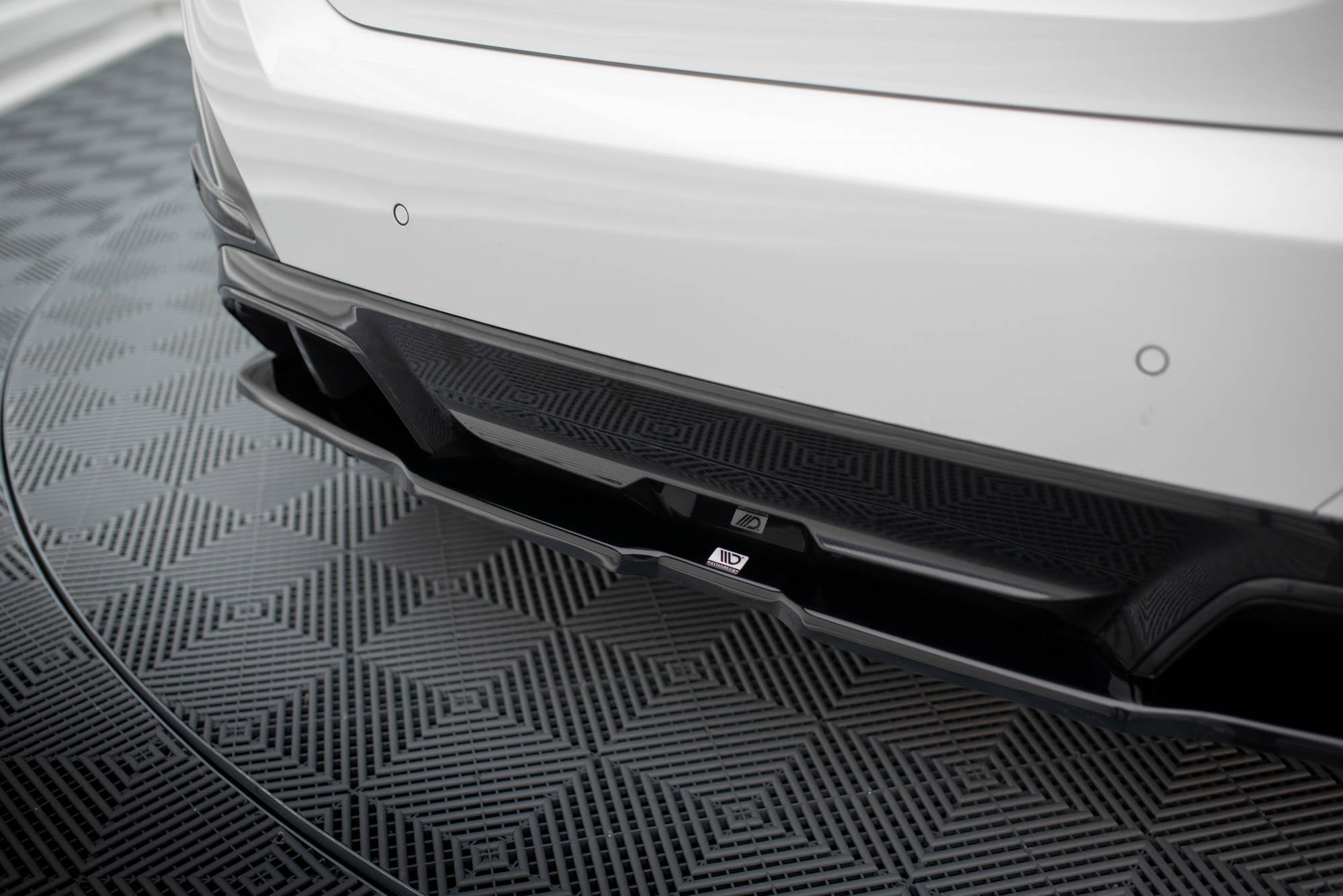 Maxton Design Splitter trasero (With Vertical Bars) V.2 para BMW i4 M-Pack G26 - imagen 2