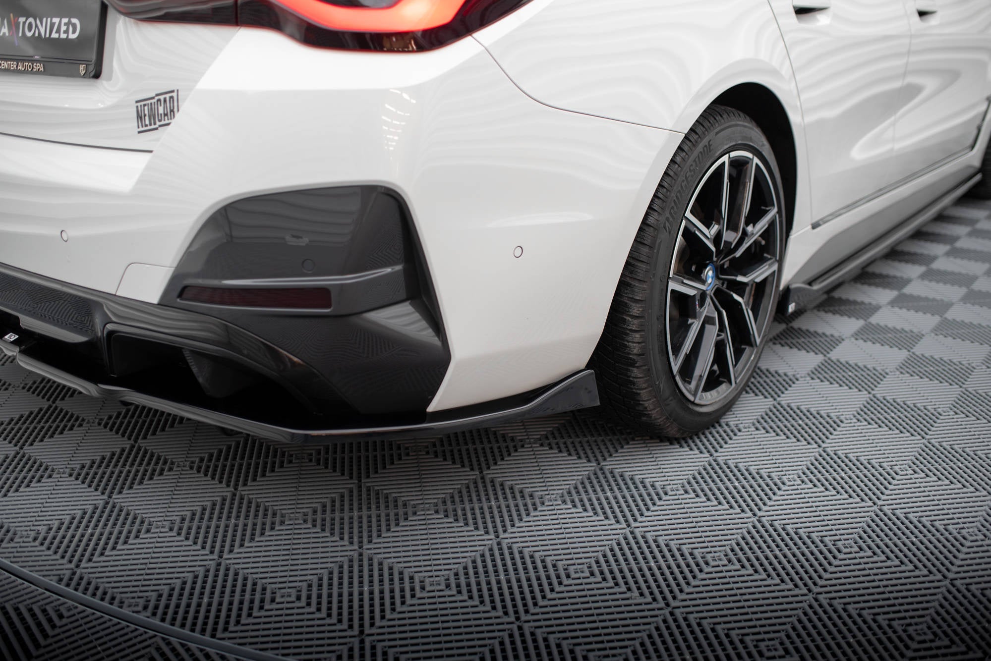 Maxton Design Splitter trasero (With Vertical Bars) V.2 para BMW i4 M-Pack G26 - imagen 3