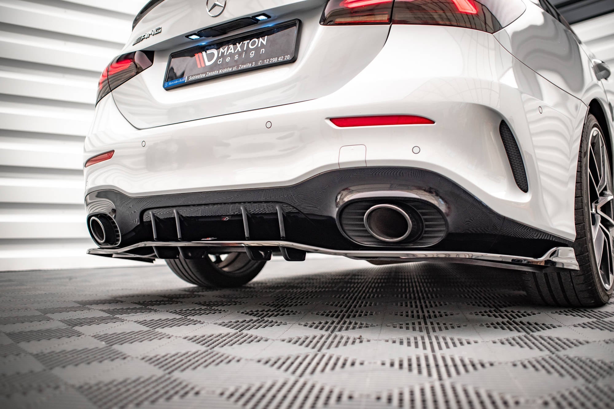 Maxton Design Splitter trasero (With Vertical Bars) V.2 para Mercedes A 35 AMG Sedan V177 - imagen 2
