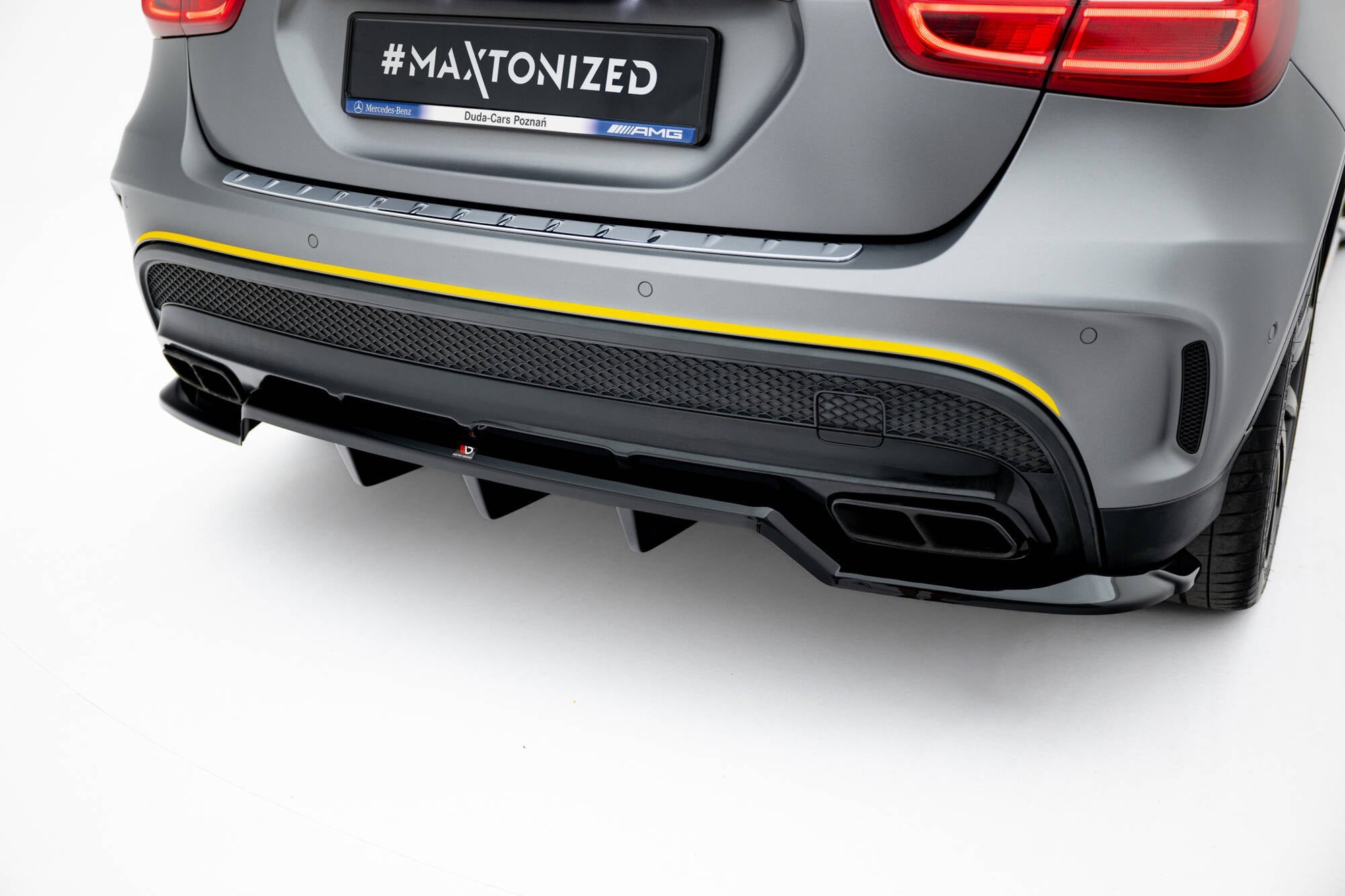 Maxton Design Splitter trasero (With Vertical Bars) V.2 para Mercedes-Benz GLA 45 AMG X156 - imagen 2