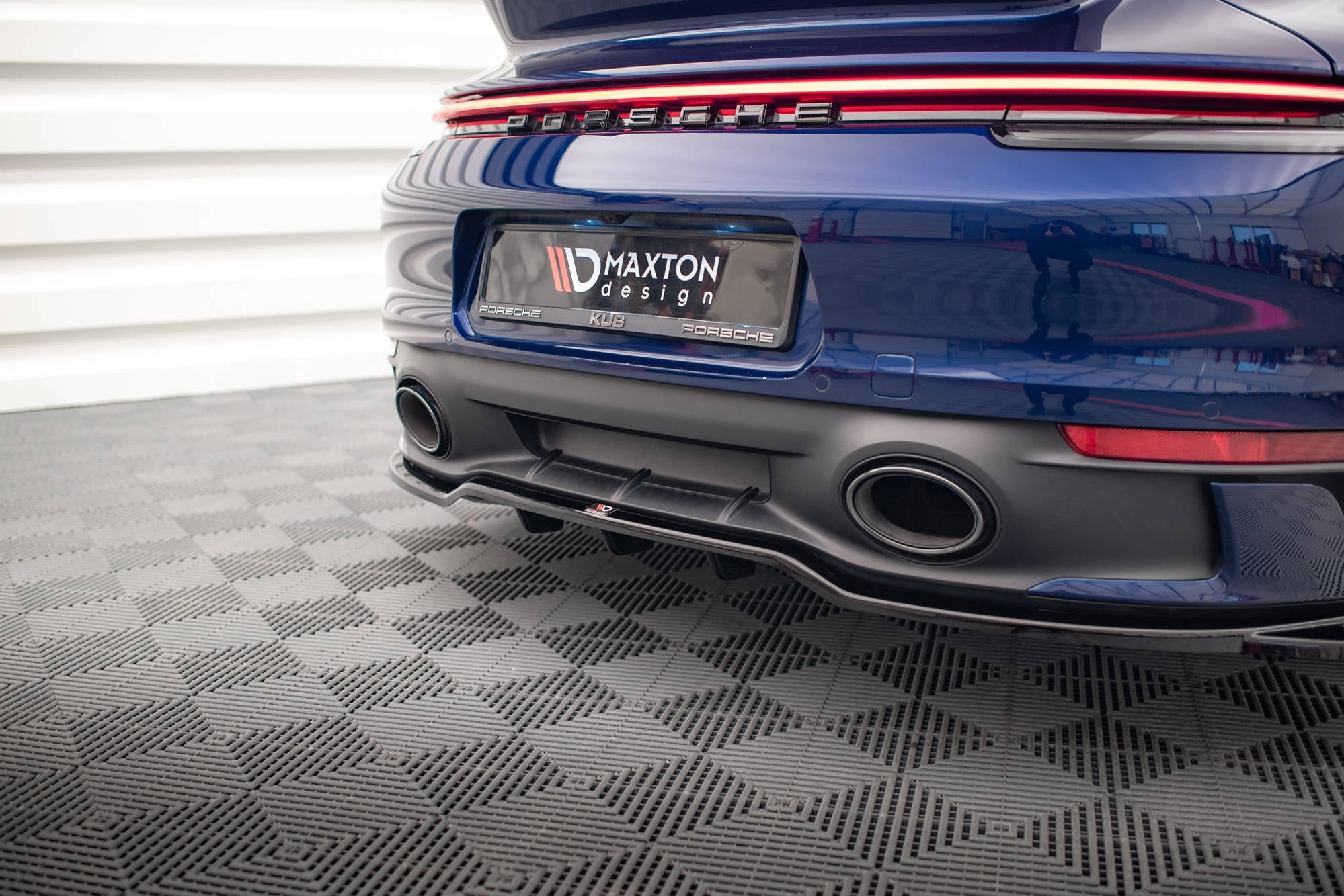 Maxton Design Splitter trasero (With Vertical Bars) V.2 para Porsche 911 Carrera Aero / Carrera GTS 992 - imagen 4