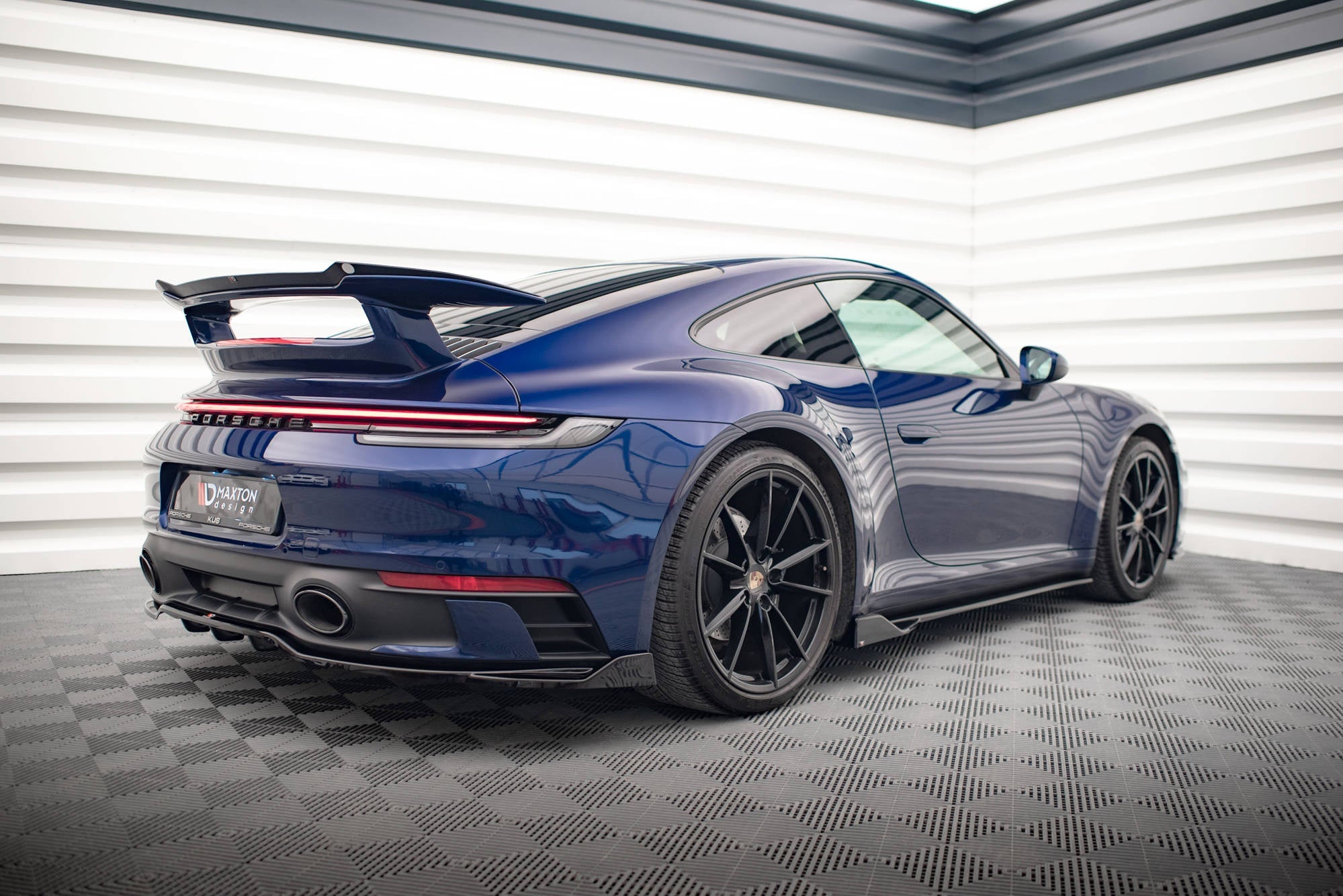Maxton Design Splitter trasero (With Vertical Bars) V.2 para Porsche 911 Carrera Aero / Carrera GTS 992 - imagen 3