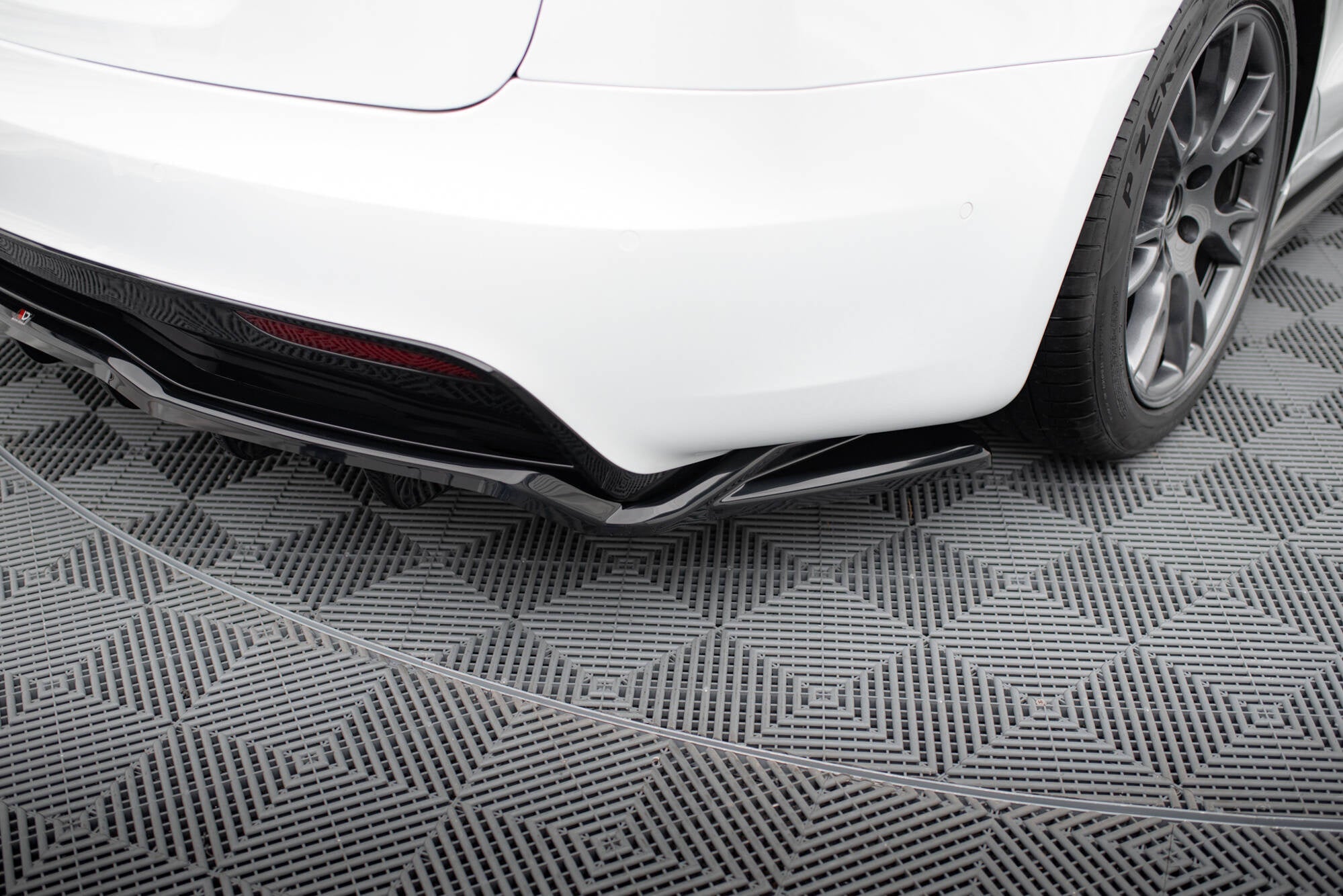 Maxton Design Splitter trasero (With Vertical Bars) V.2 para Tesla Model S Plaid Mk1 Facelift - imagen 5