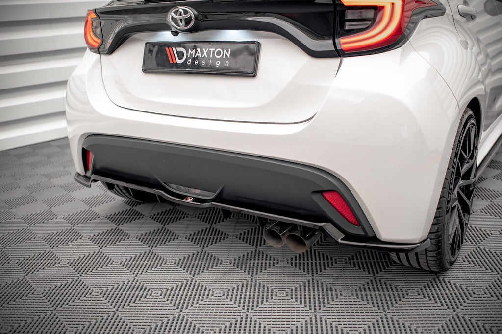 Maxton Design Splitter trasero (With Vertical Bars) V.2 para Toyota Yaris Mk4 - imagen 1