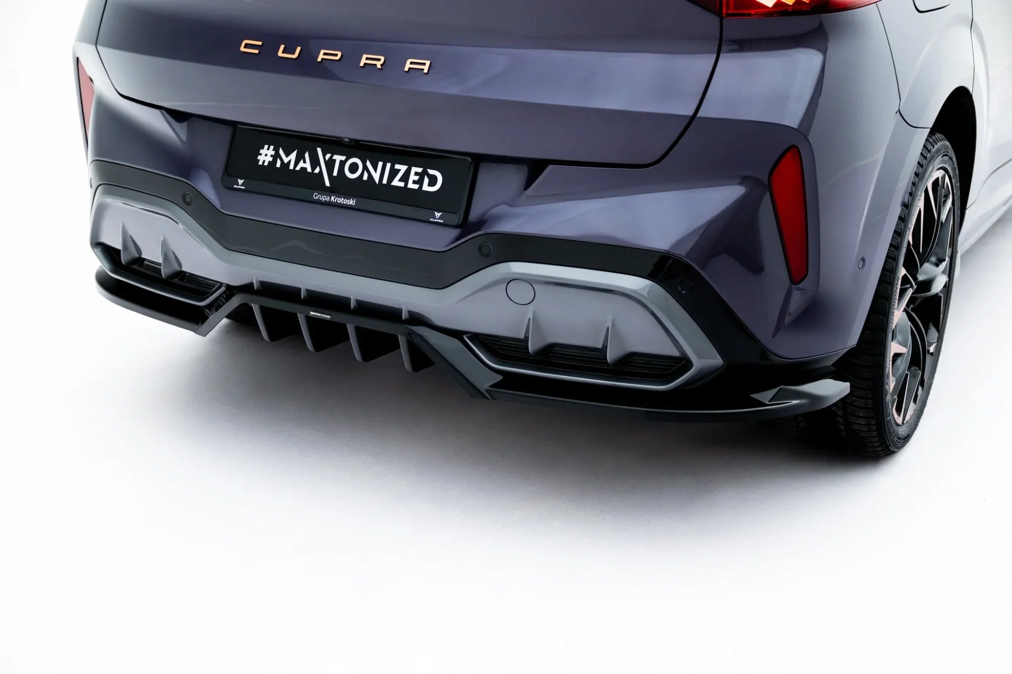 Maxton Design Splitter trasero (With Vertical Bars) V.4 para Cupra Terramar Mk1 (Version with towbar) - imagen 4