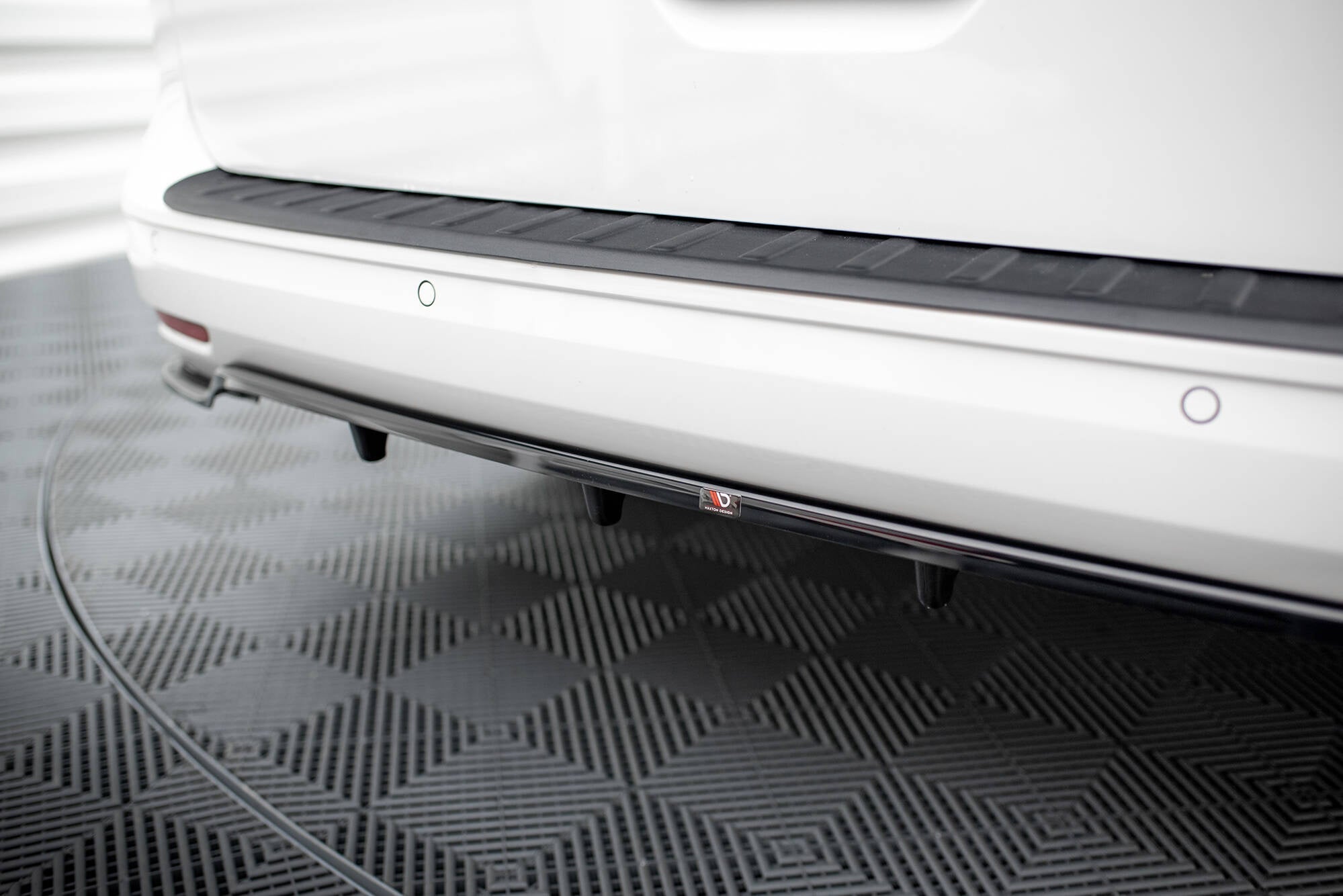 Maxton Design Splitter trasero (With Vertical Bars) para Volkswagen Caddy Maxi Mk5 - imagen 3