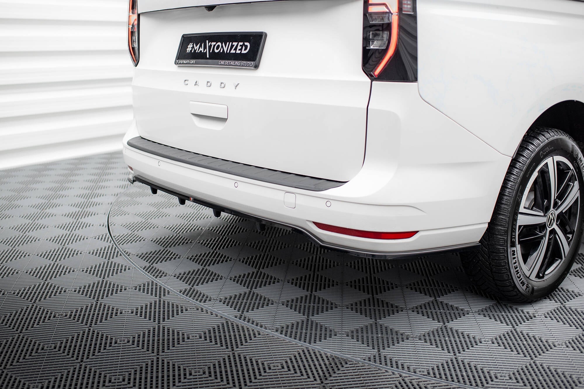 Maxton Design Splitter trasero (With Vertical Bars) para Volkswagen Caddy Maxi Mk5 - imagen 2