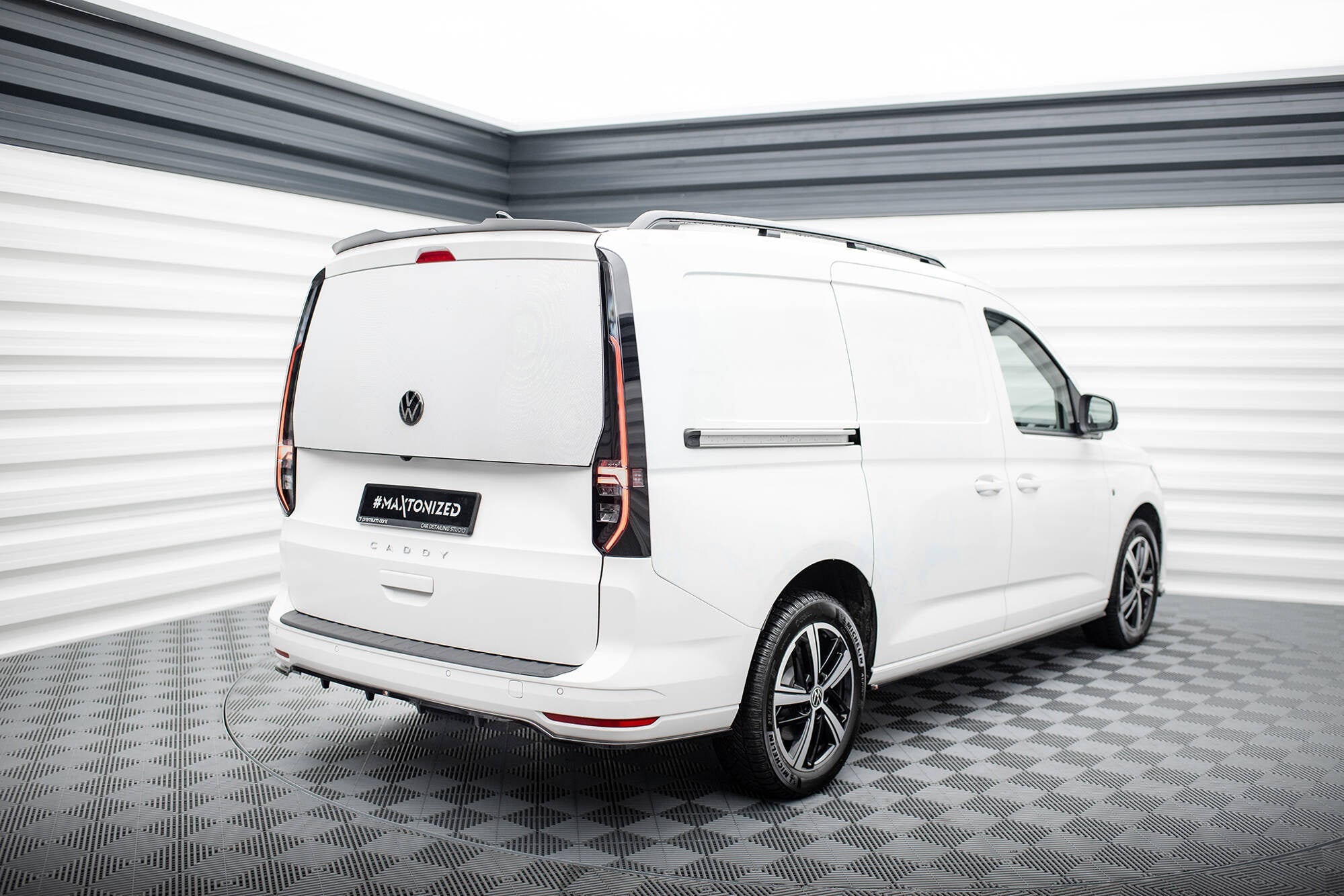 Maxton Design Splitter trasero (With Vertical Bars) para Volkswagen Caddy Maxi Mk5 - imagen 1