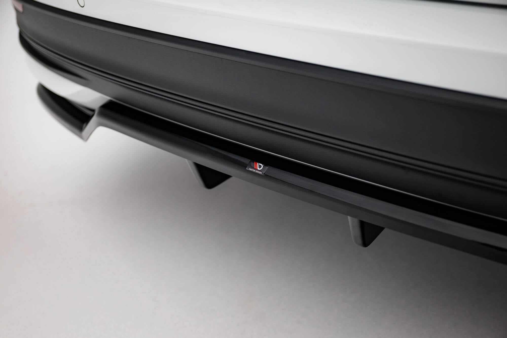Maxton Design Splitter trasero (With Vertical Bars) para Volkswagen Passat B9 - imagen 3