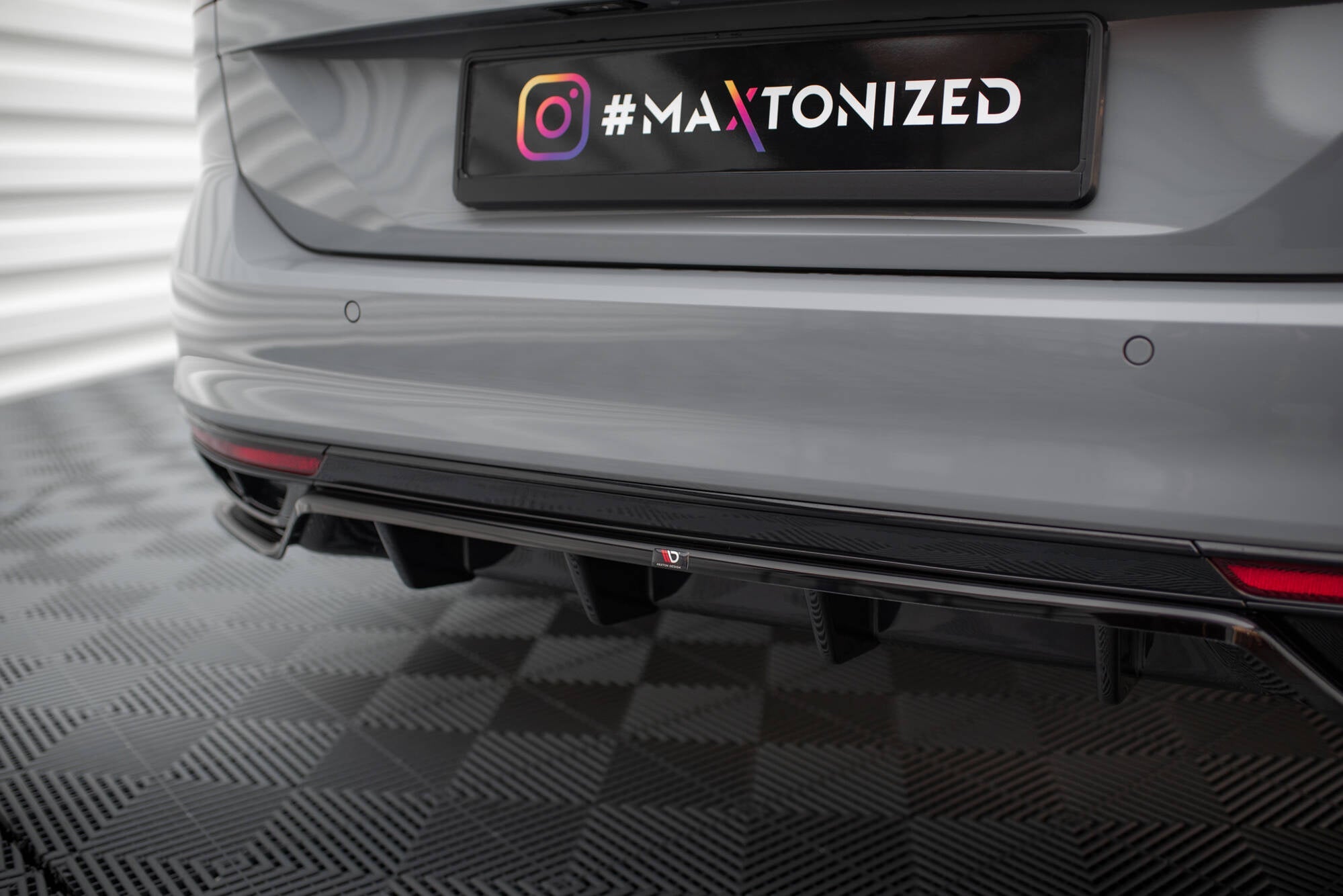 Maxton Design Splitter trasero (With Vertical Bars) para Volkswagen Passat R-Line B8 Facelift - imagen 2