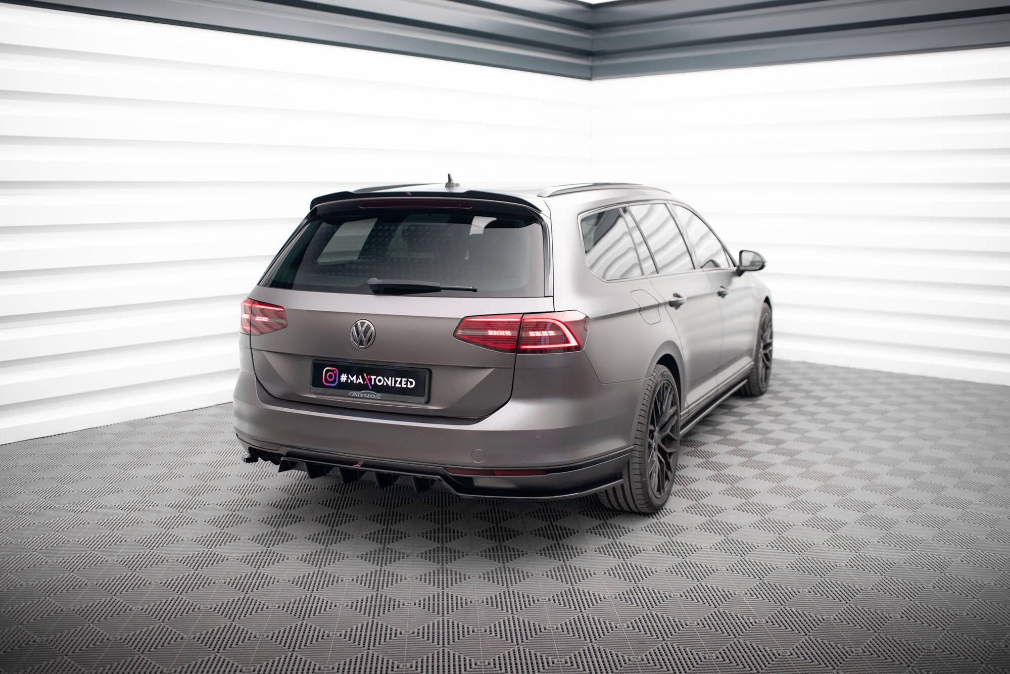 Maxton Design Splitter trasero (With Vertical Bars) para Volkswagen Passat Sedan / Variant B8 - imagen 2