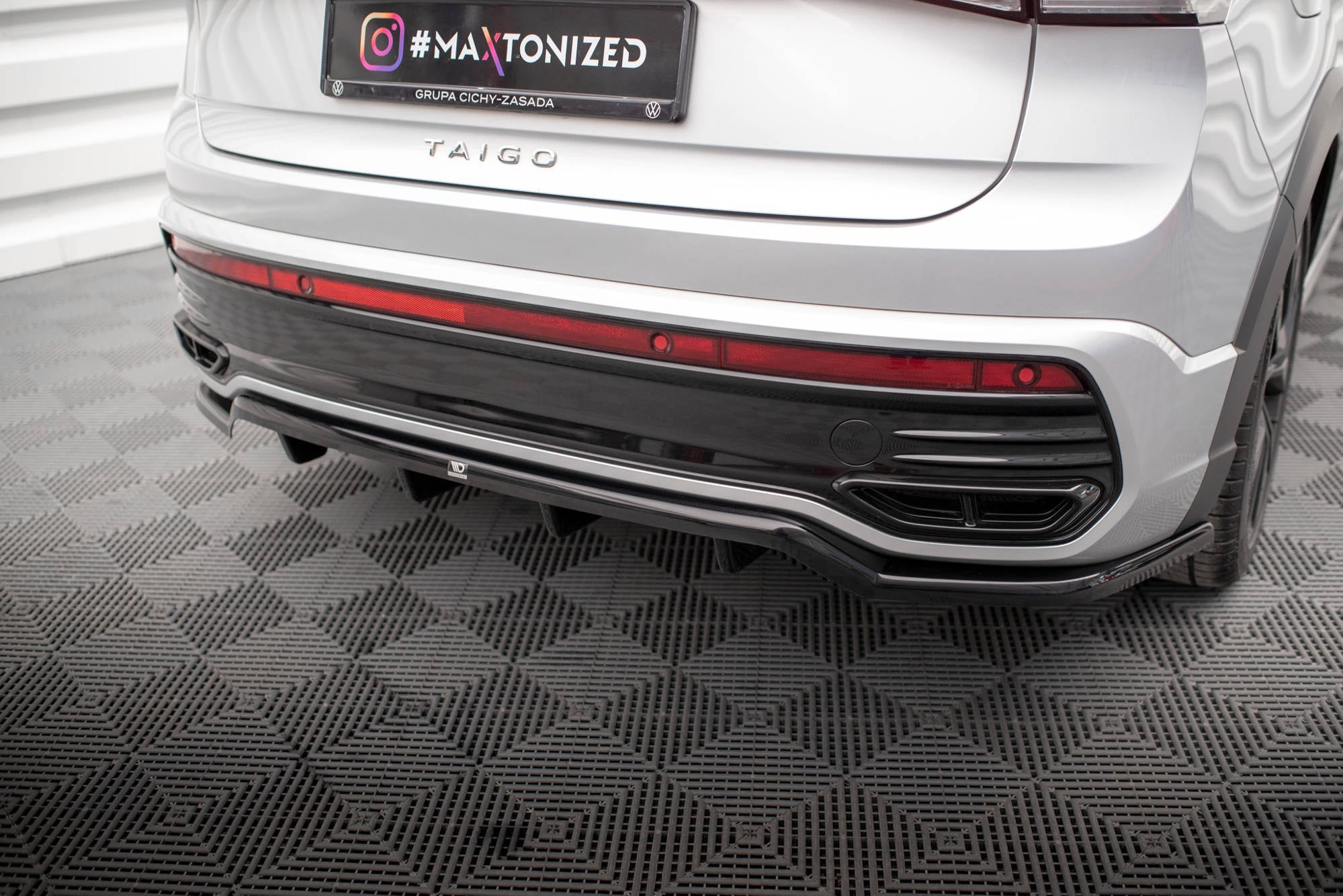 Maxton Design Splitter trasero (With Vertical Bars) para Volkswagen Taigo R-Line Mk1 - imagen 1