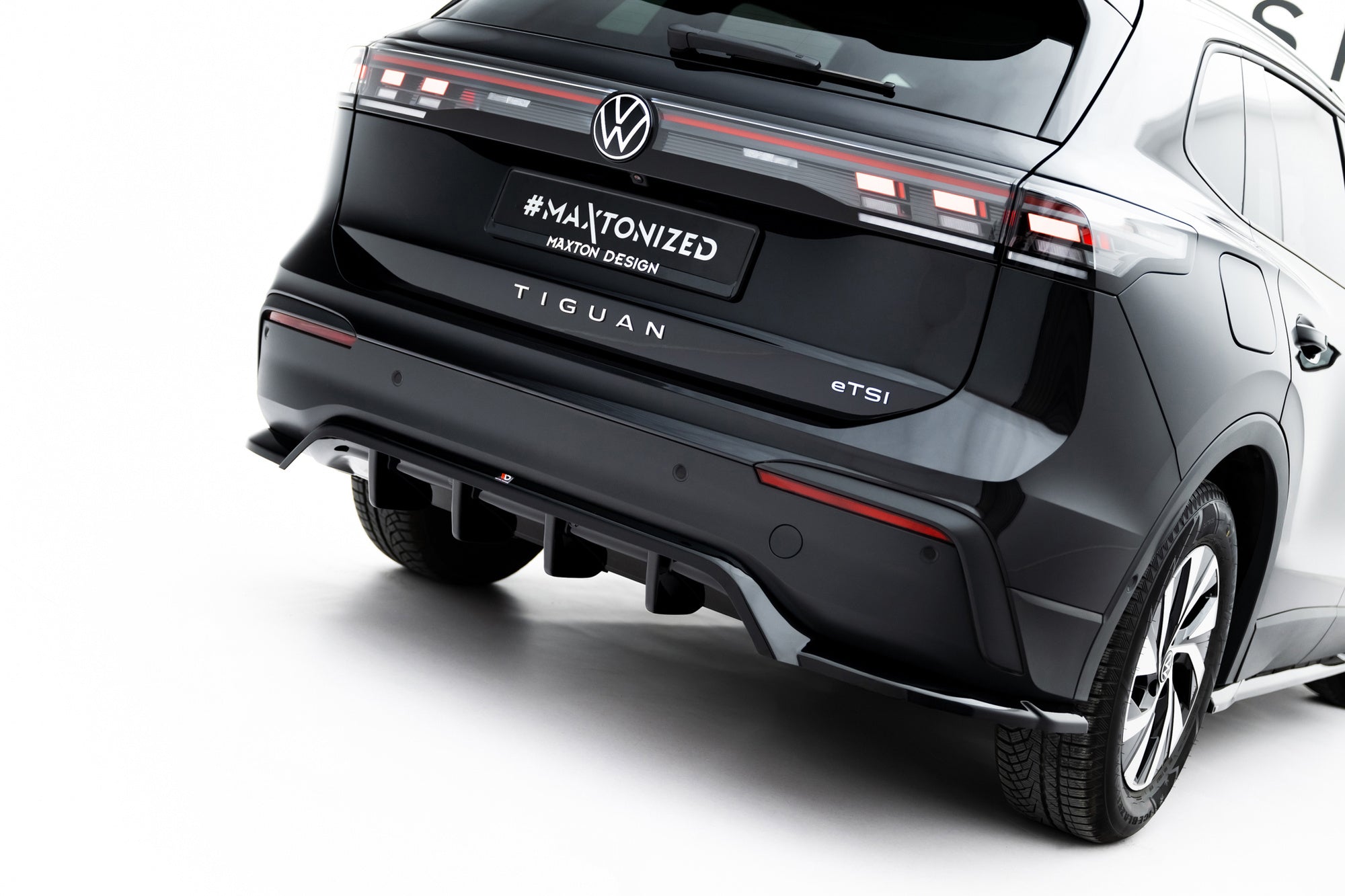 Maxton Design Splitter trasero (With Vertical Bars) para Volkswagen Tiguan Mk3 - imagen 1