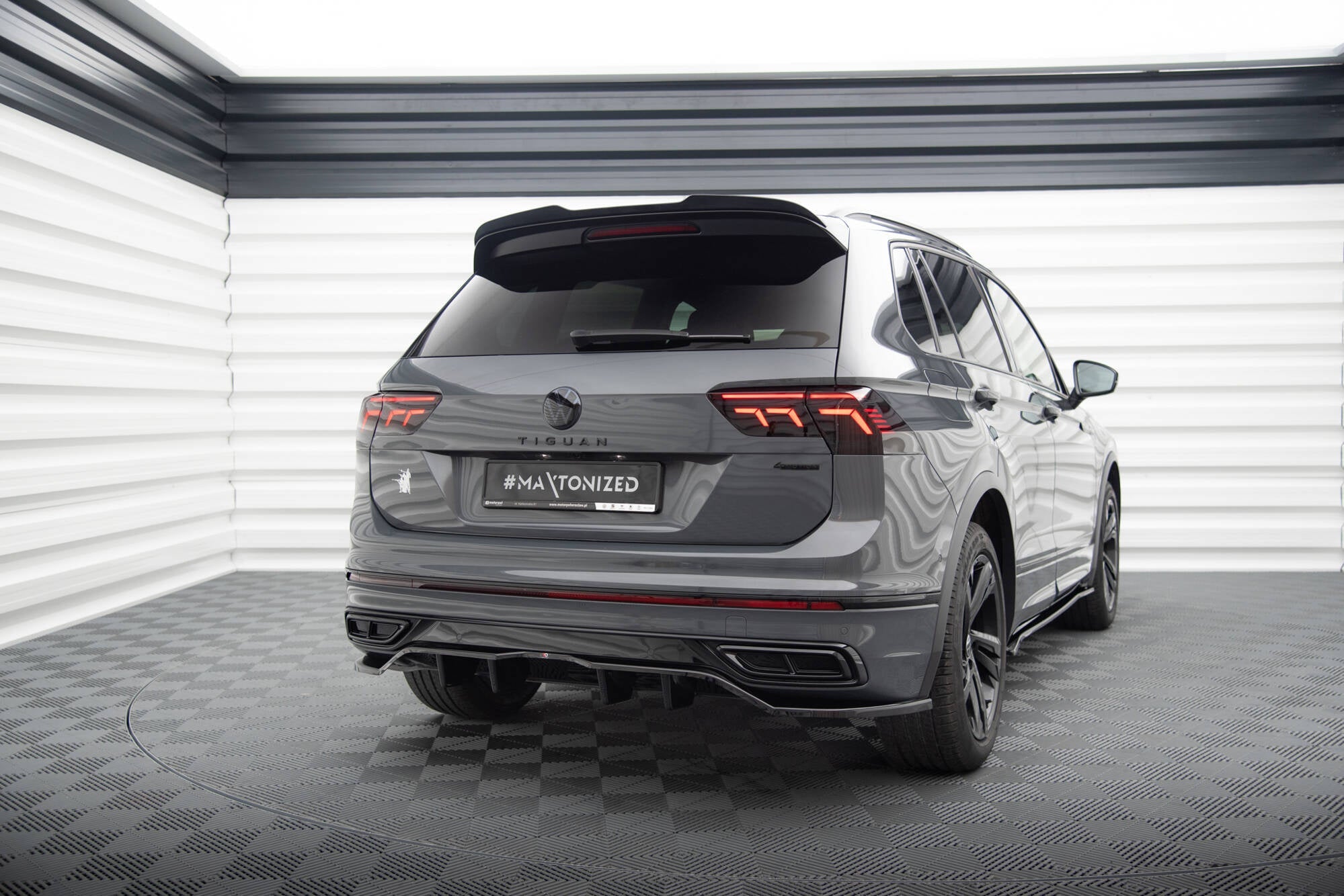 Maxton Design Splitter trasero (With Vertical Bars) para Volkswagen Tiguan R-Line Mk2 Facelift - imagen 2
