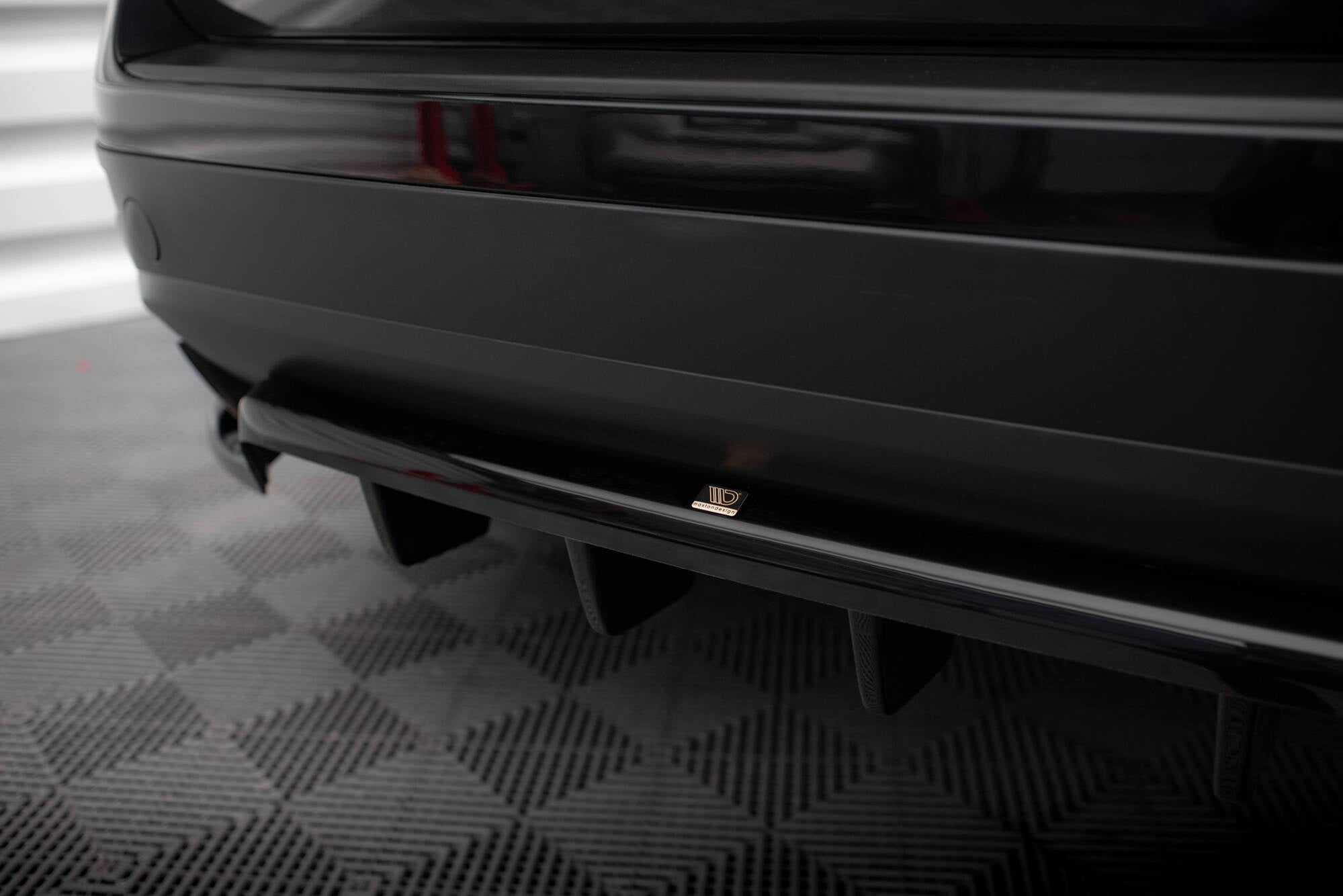Maxton Design Splitter trasero (With Vertical Bars) para Volkswagen Touareg Mk2 - imagen 4
