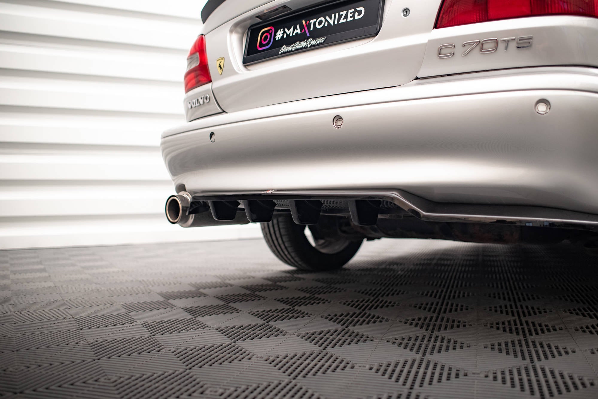 Maxton Design Splitter trasero (With Vertical Bars) para Volvo C70 Mk1 - imagen 3
