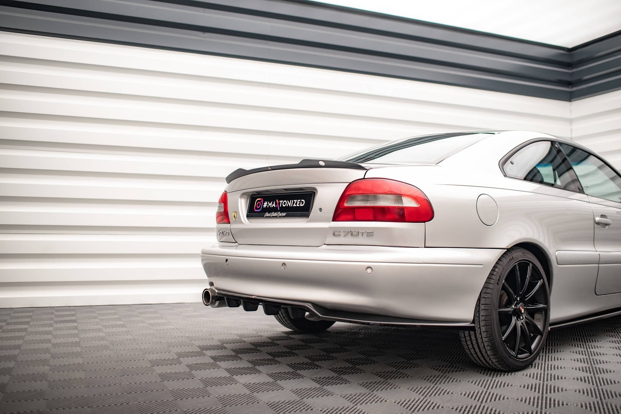 Maxton Design Splitter trasero (With Vertical Bars) para Volvo C70 Mk1 - imagen 5