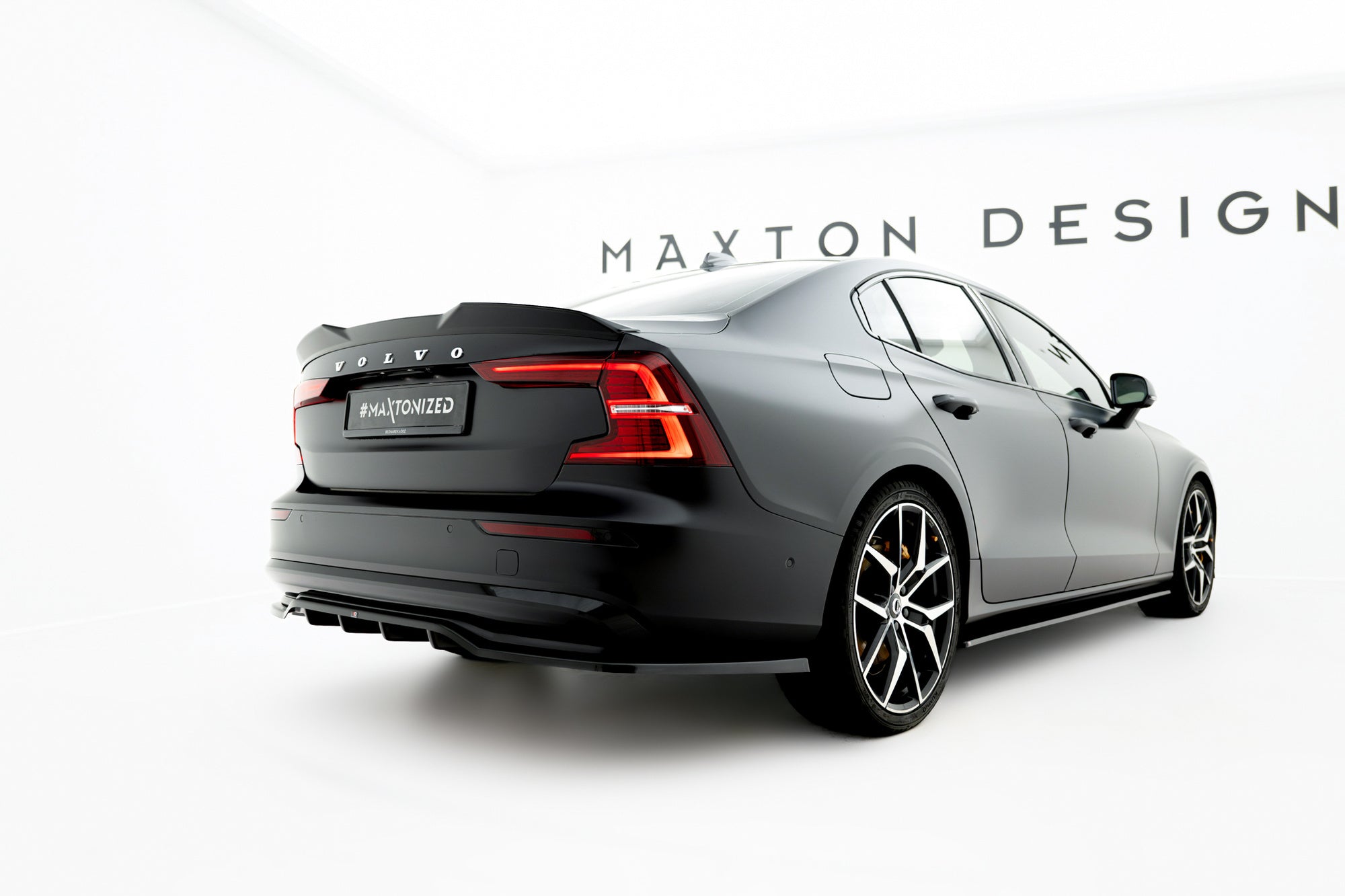 Maxton Design Splitter trasero (With Vertical Bars) para Volvo S60/V60 R-Design Mk3 - imagen 1