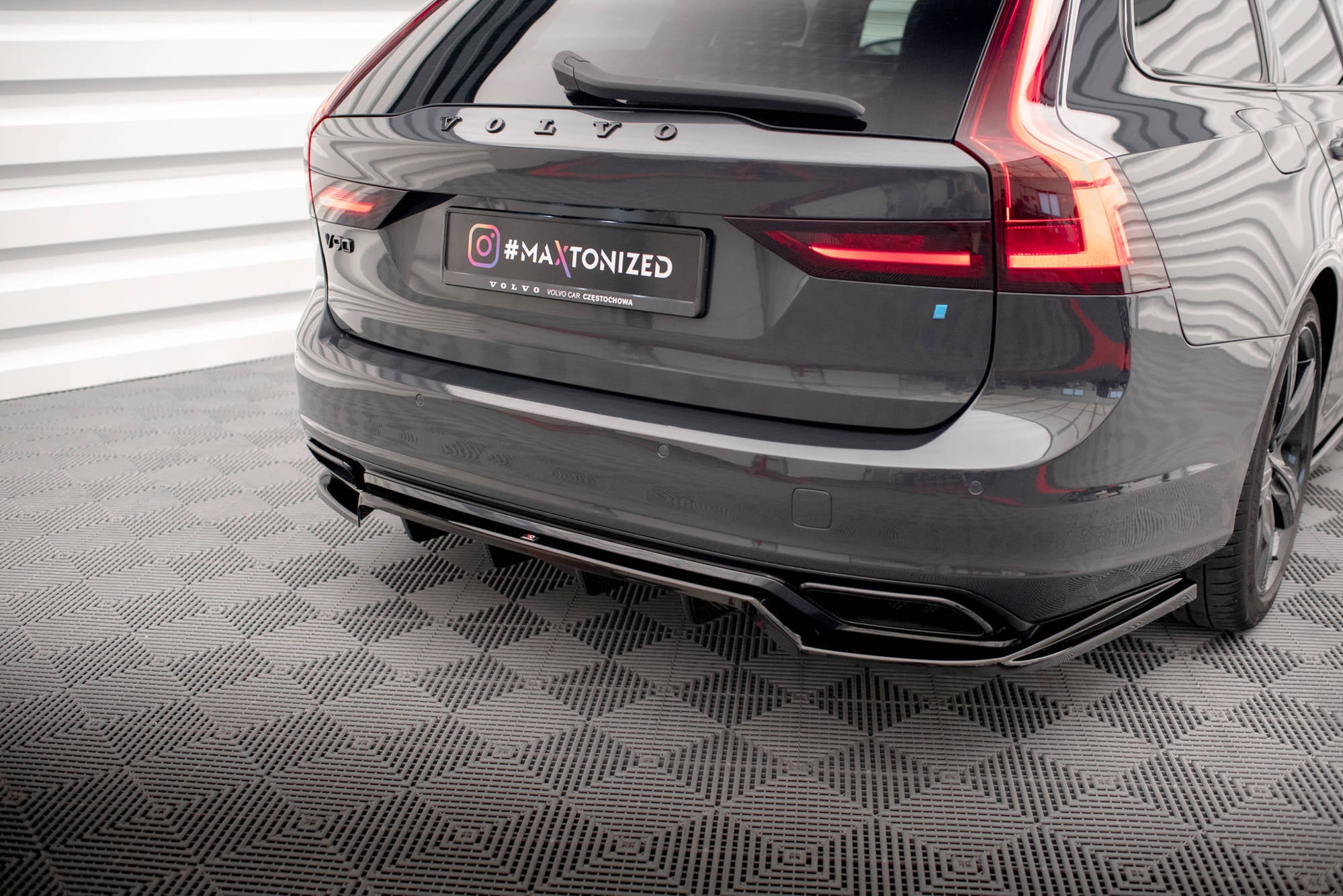 Maxton Design Splitter trasero (With Vertical Bars) para Volvo V90 / S90 R-Design Mk2 - imagen 2