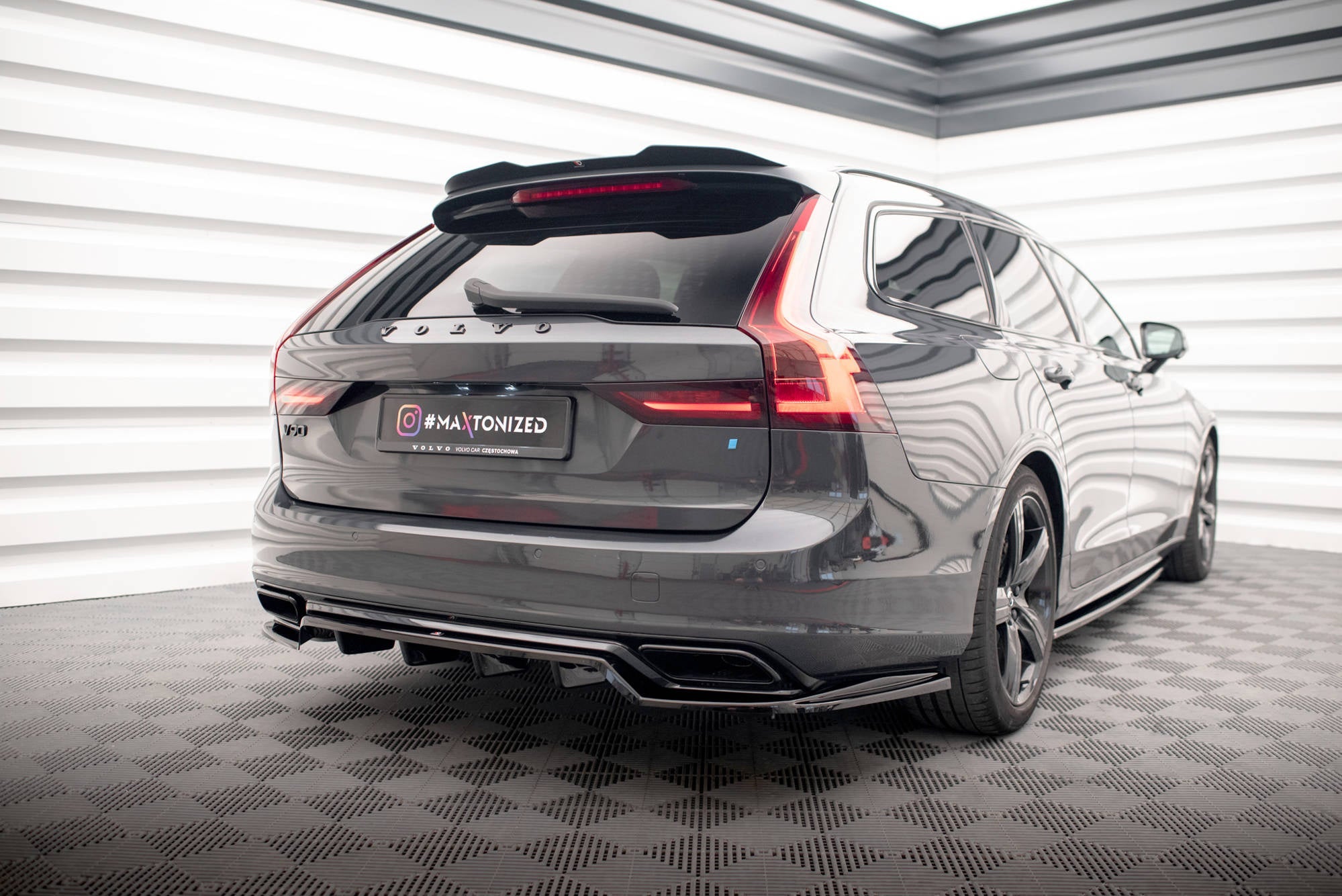 Maxton Design Splitter trasero (With Vertical Bars) para Volvo V90 / S90 R-Design Mk2 - imagen 1