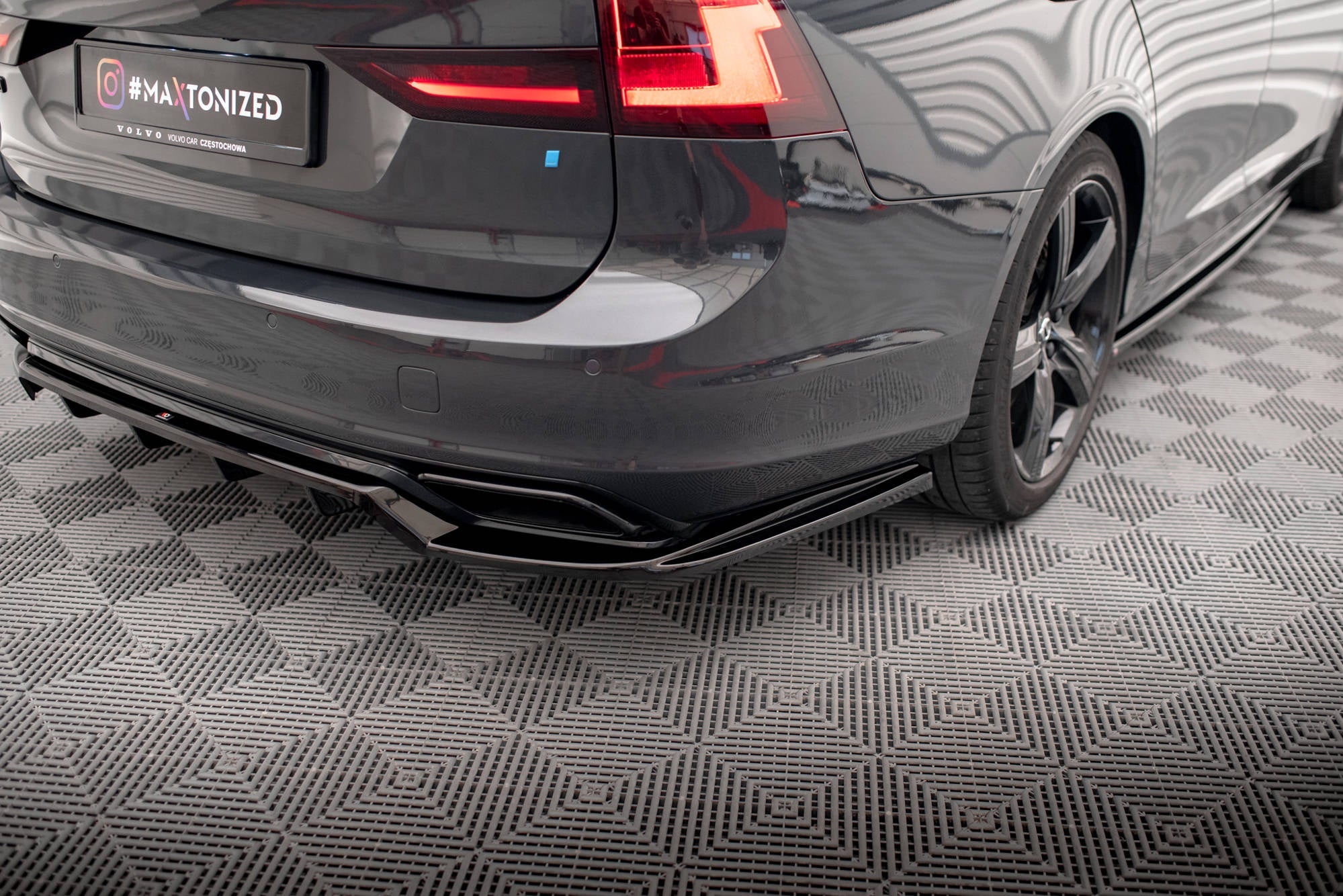 Maxton Design Splitter trasero (With Vertical Bars) para Volvo V90 / S90 R-Design Mk2 - imagen 3