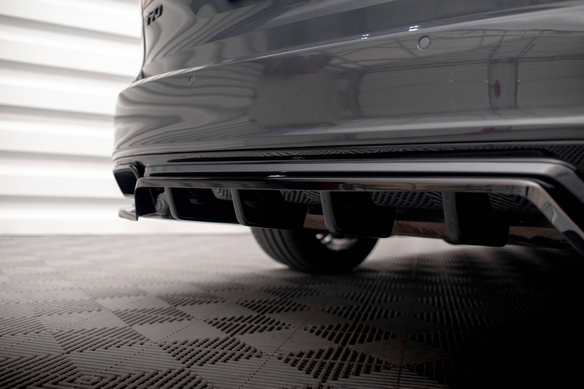 Maxton Design Splitter trasero (With Vertical Bars) para Volvo V90 / S90 R-Design Mk2 - imagen 4