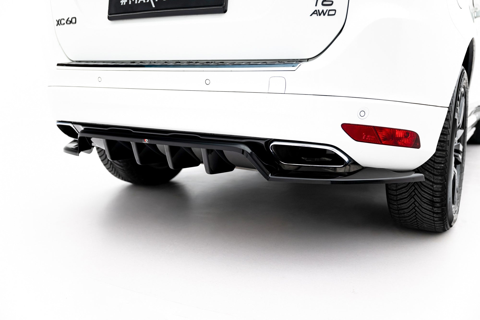 Maxton Design Splitter trasero (With Vertical Bars) para Volvo XC60 Mk1 Facelift - imagen 3