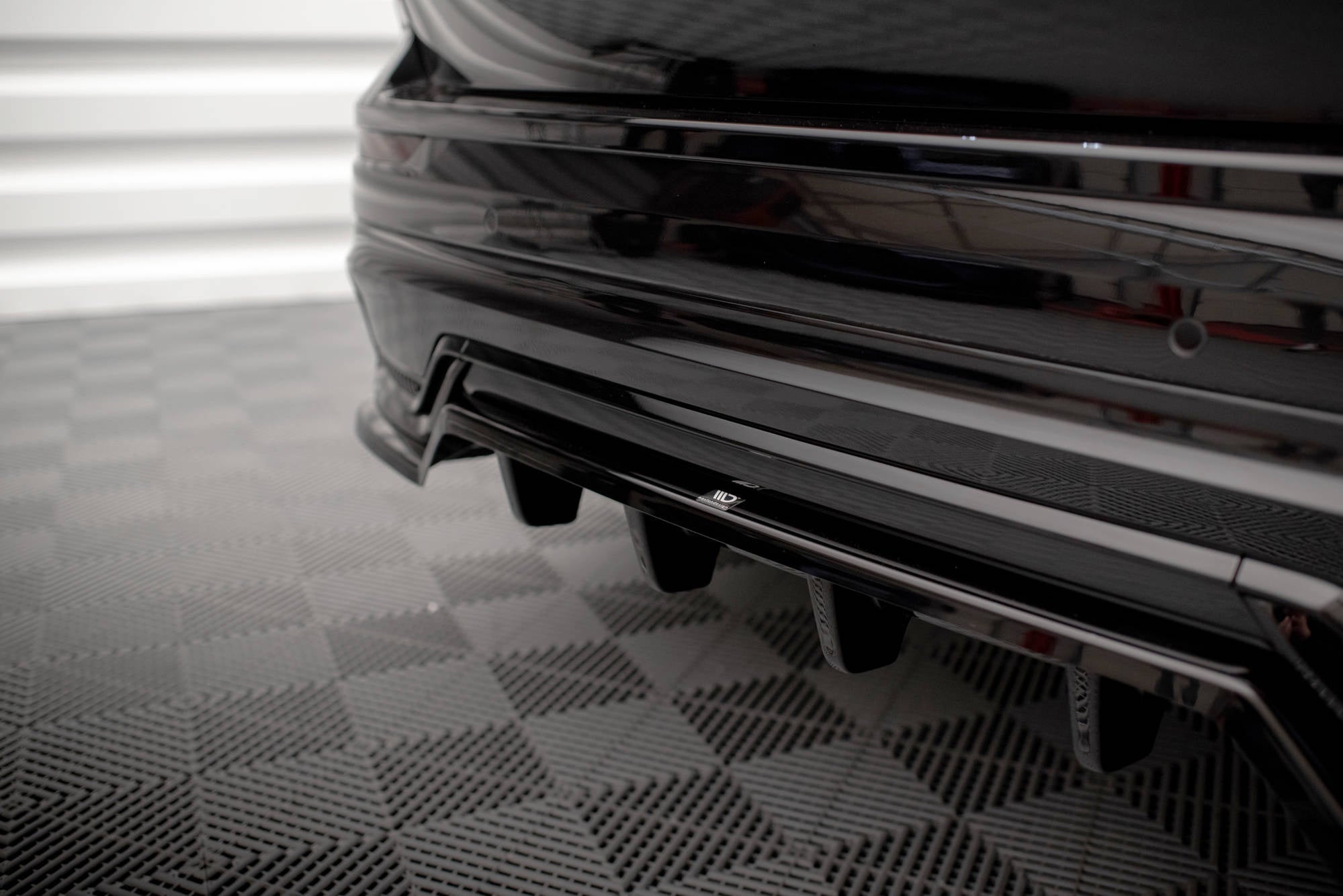 Maxton Design Splitter trasero (With Vertical Bars) para Volvo XC60 R-Design Mk2 Facelift - imagen 3