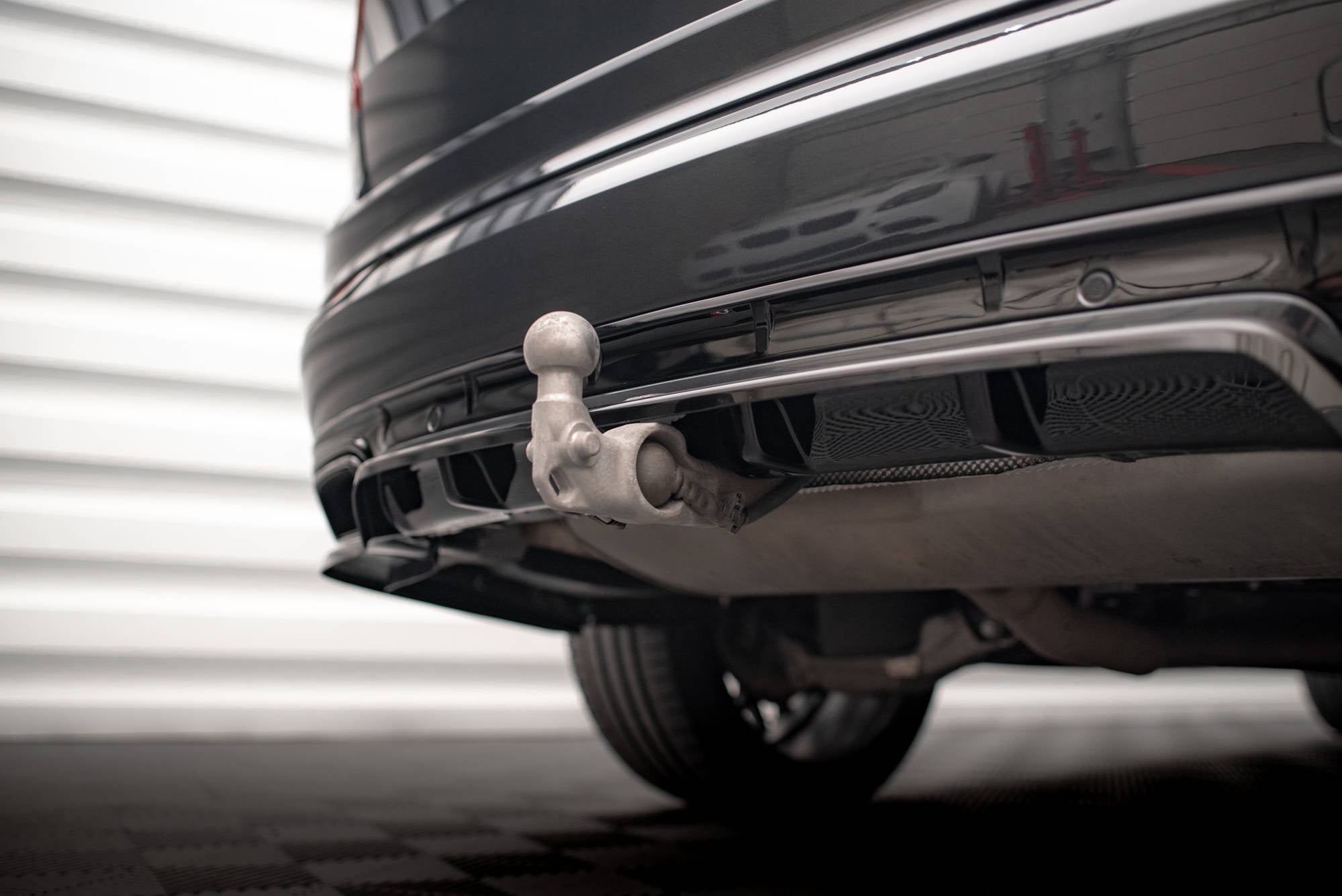 Maxton Design Splitter trasero (With Vertical Bars) para Volvo XC90 R-Design Mk2 / Mk2 Facelift - imagen 2