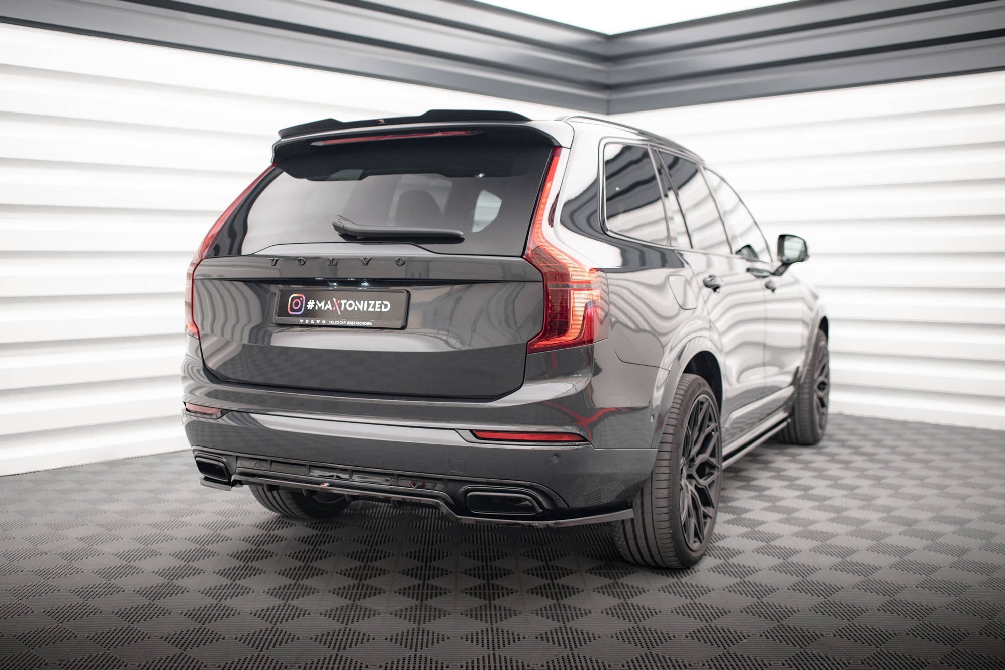 Maxton Design Splitter trasero (With Vertical Bars) para Volvo XC90 R-Design Mk2 / Mk2 Facelift - imagen 3