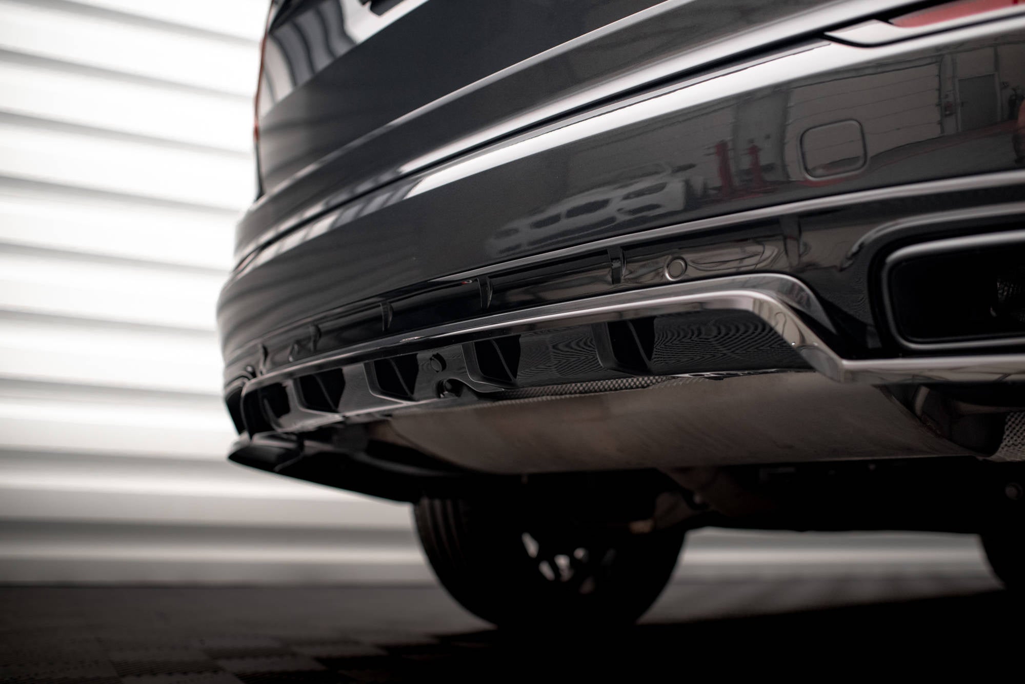 Maxton Design Splitter trasero (With Vertical Bars) para Volvo XC90 R-Design Mk2 / Mk2 Facelift - imagen 5