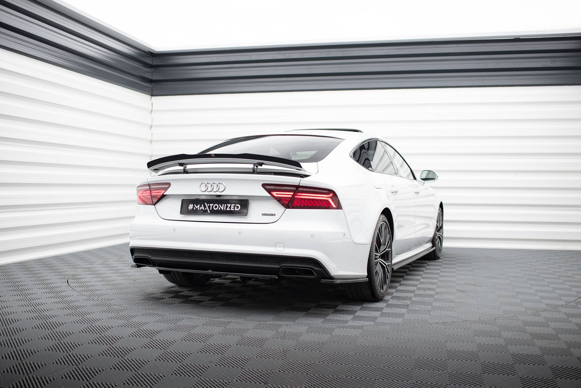 Maxton Design Splitter trasero (With Vertical Bars) para Audi A7 S-Line C7 Facelift - imagen 1