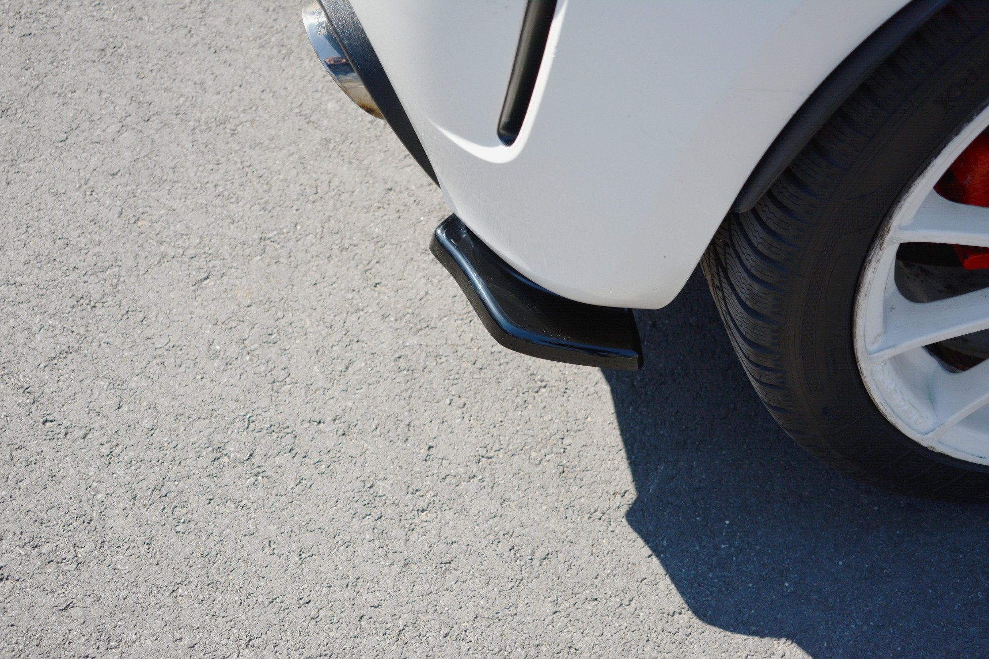 Maxton Design Splitters laterales traseros para Abarth 500 Mk1 - imagen 1