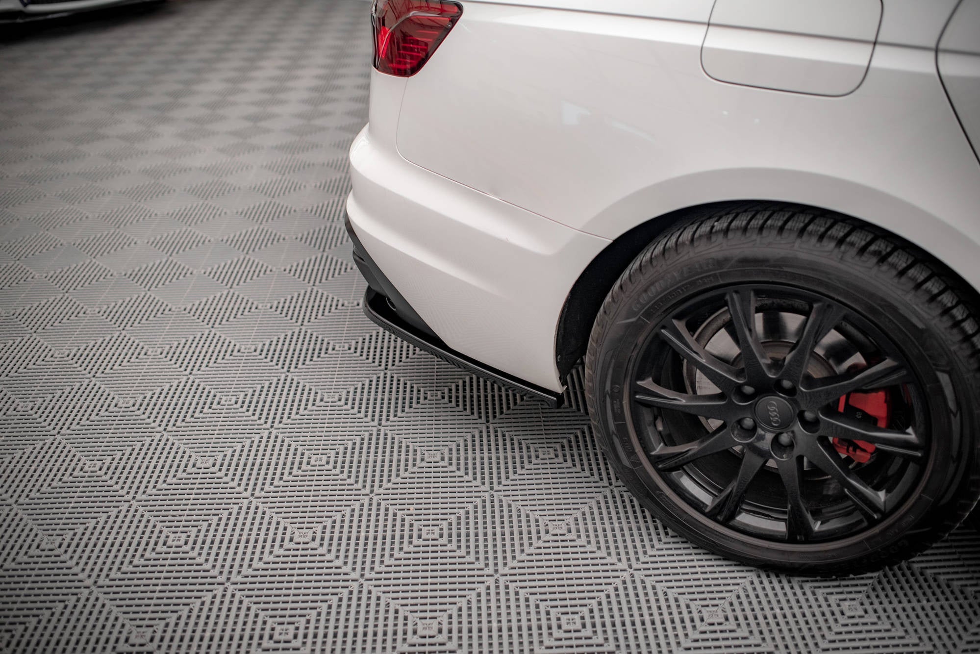 Maxton Design Splitters laterales traseros para Audi A4 B9 Facelift - imagen 2