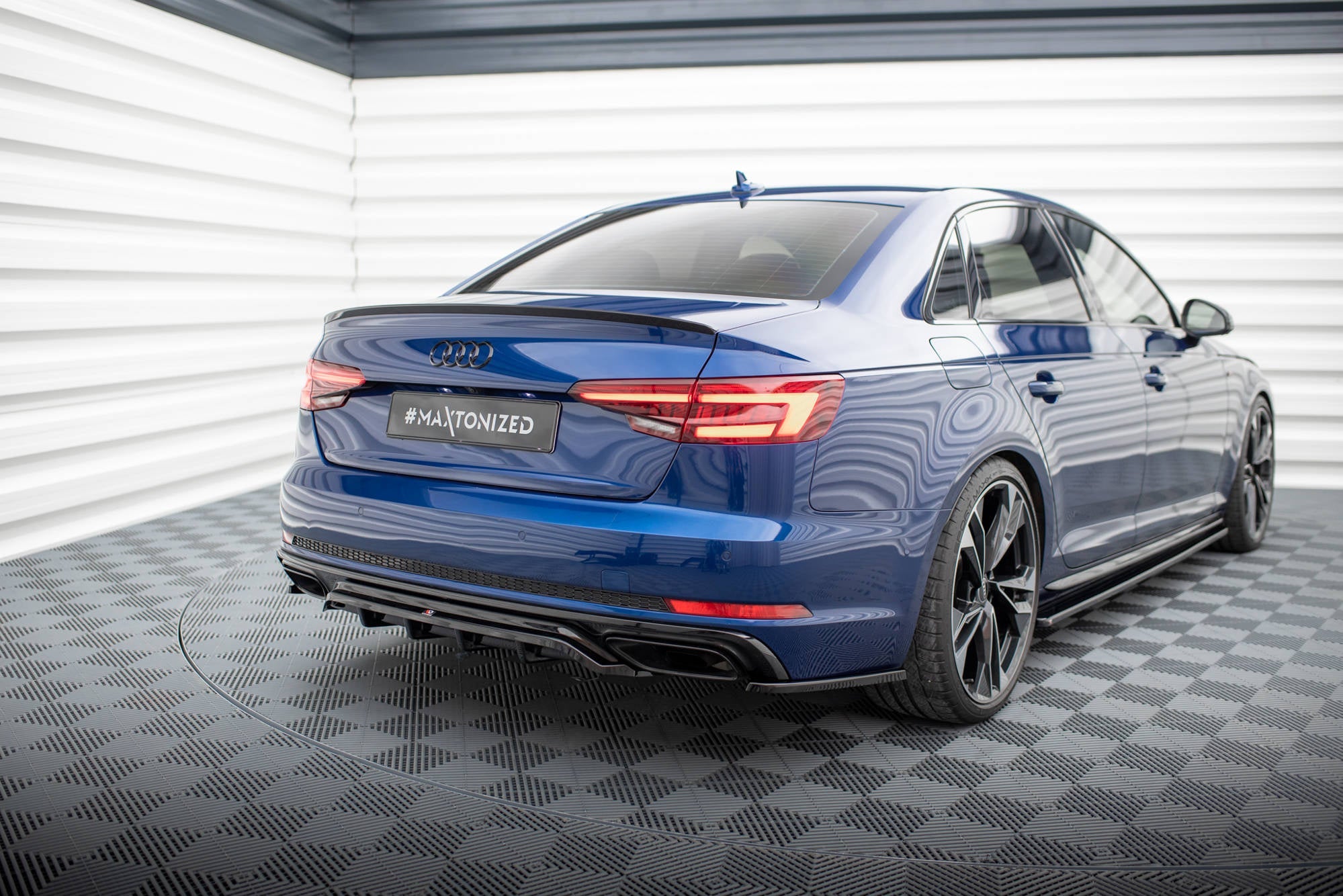 Maxton Design Splitters laterales traseros para Audi A4 Competition B9 - imagen 3