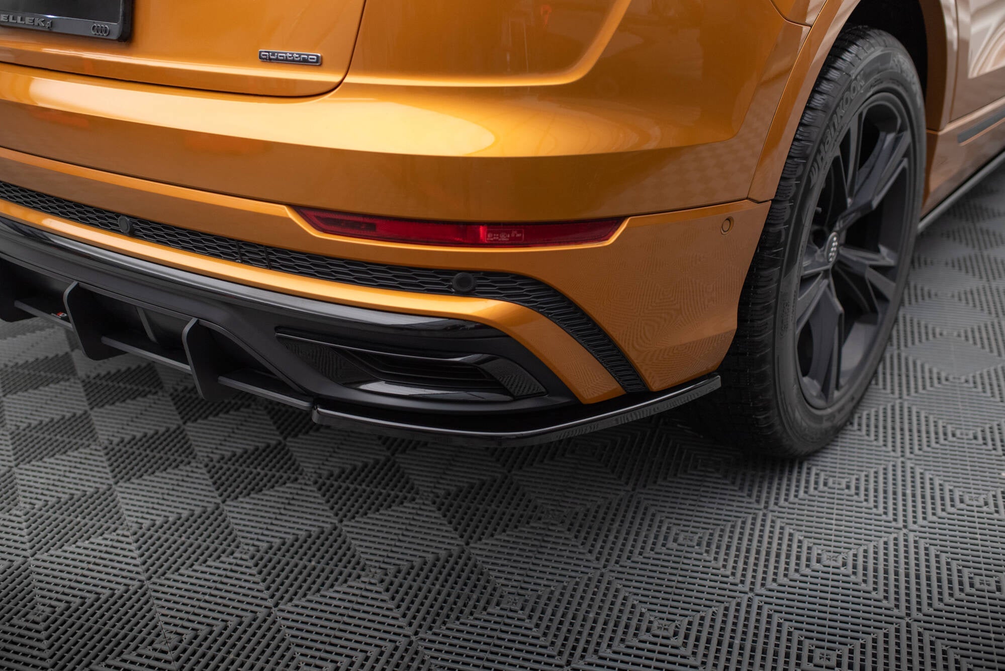 Maxton Design Splitters laterales traseros para Audi Q8 S-line Mk1 - imagen 1