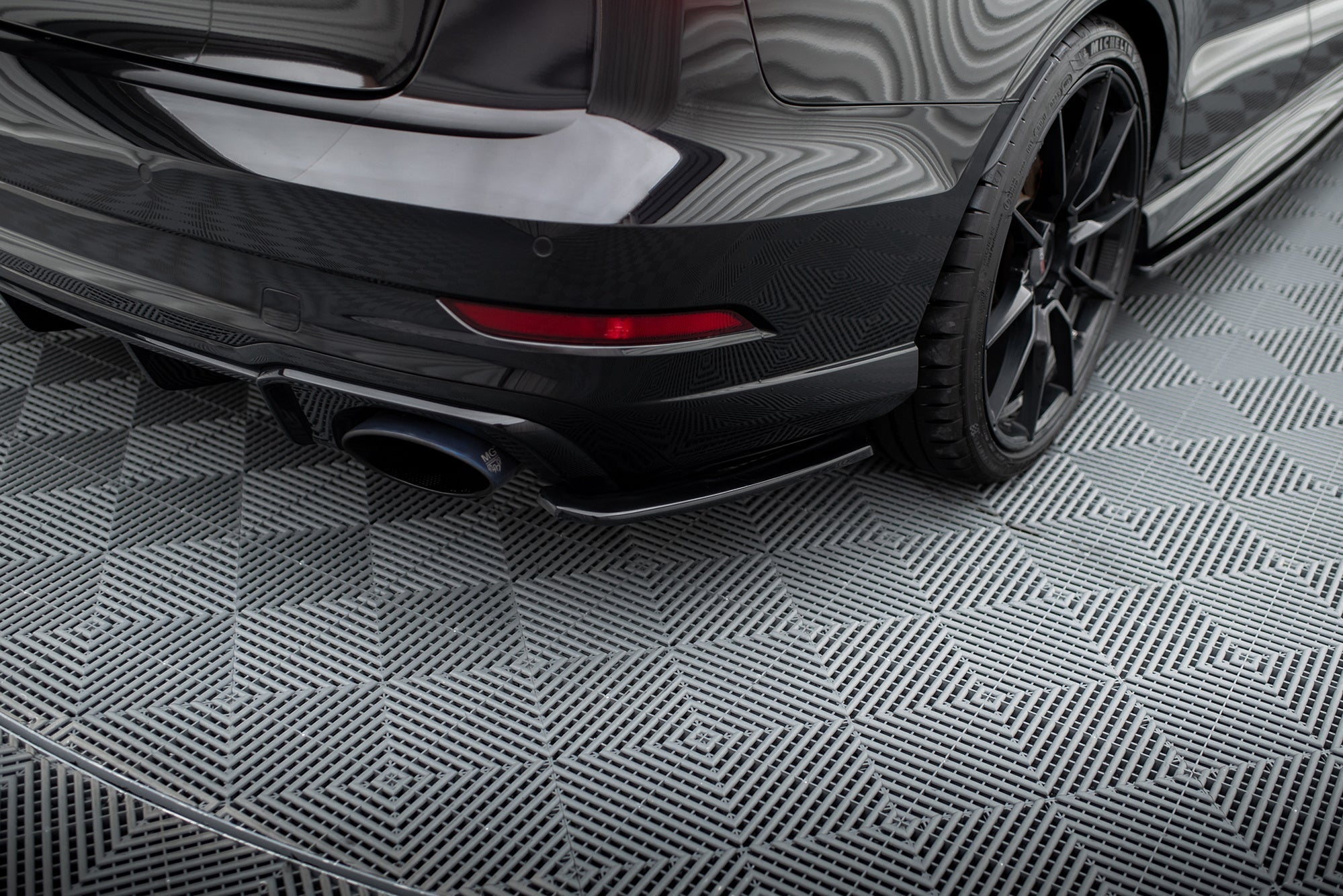 Maxton Design Splitters laterales traseros para Audi RS3 Sedan 8V Facelift - imagen 1