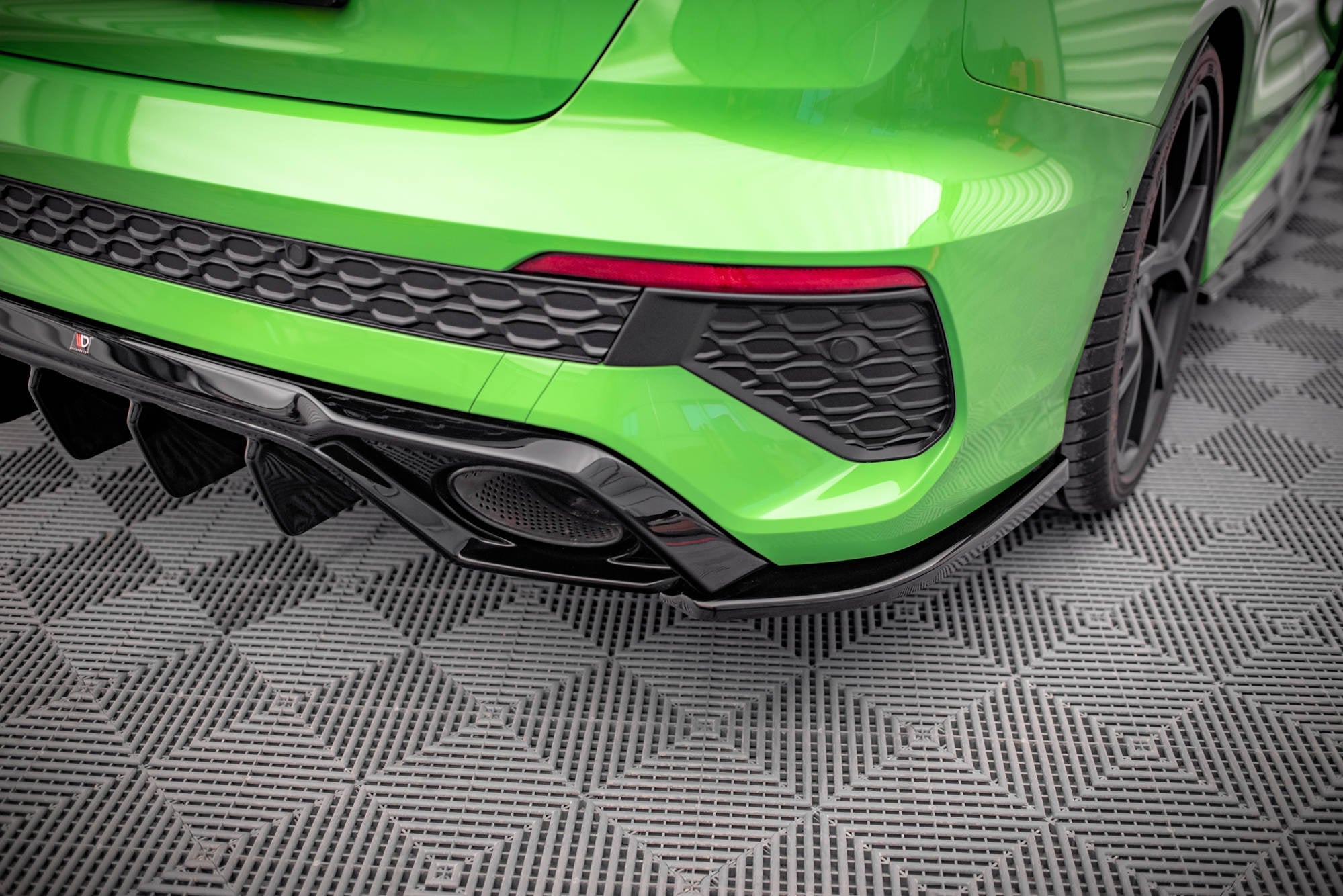 Maxton Design Splitters laterales traseros para Audi RS3 Sedan 8Y - imagen 1