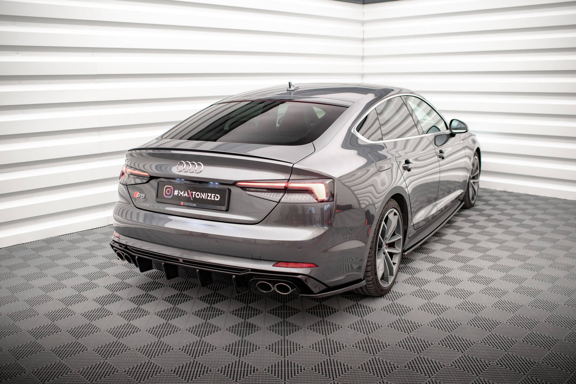 Maxton Design Splitters laterales traseros para Audi S5 Sportback F5 - imagen 1