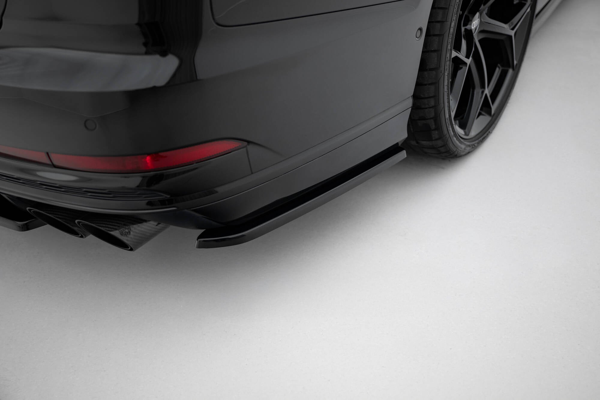 Maxton Design Splitters laterales traseros para Audi S8 D5 - imagen 1