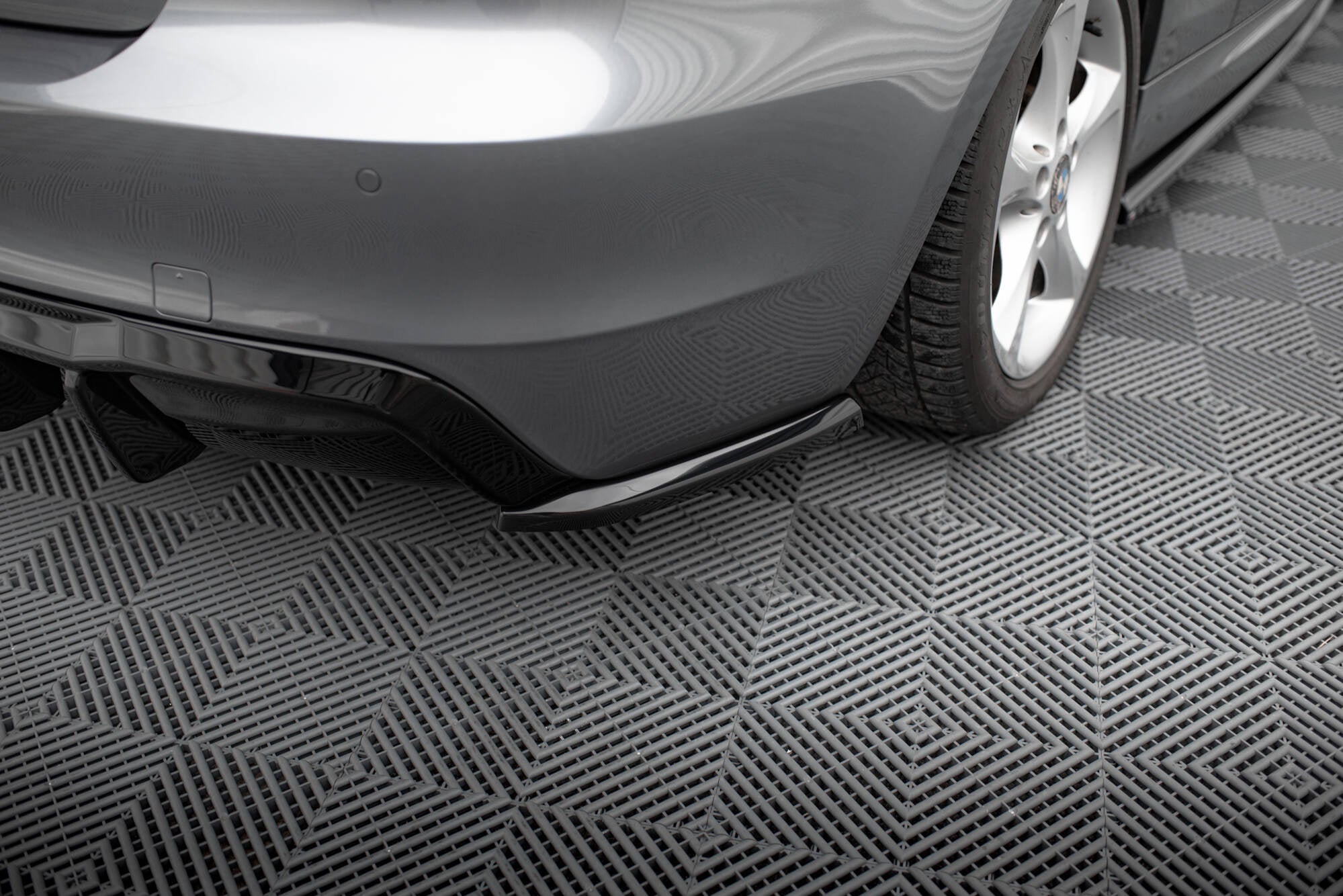 Maxton Design Splitters laterales traseros para BMW 1 M-Pack E82 - imagen 1