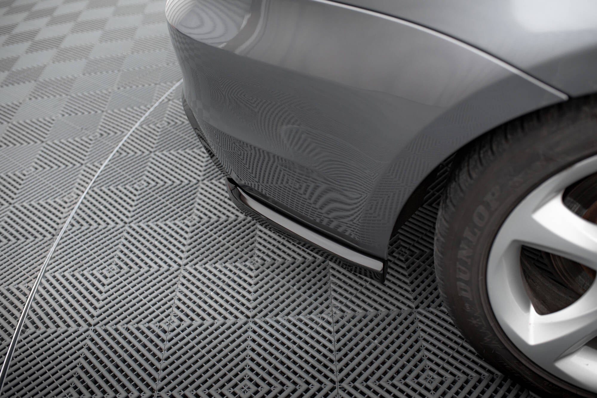 Maxton Design Splitters laterales traseros para BMW 1 M-Pack E82 - imagen 3