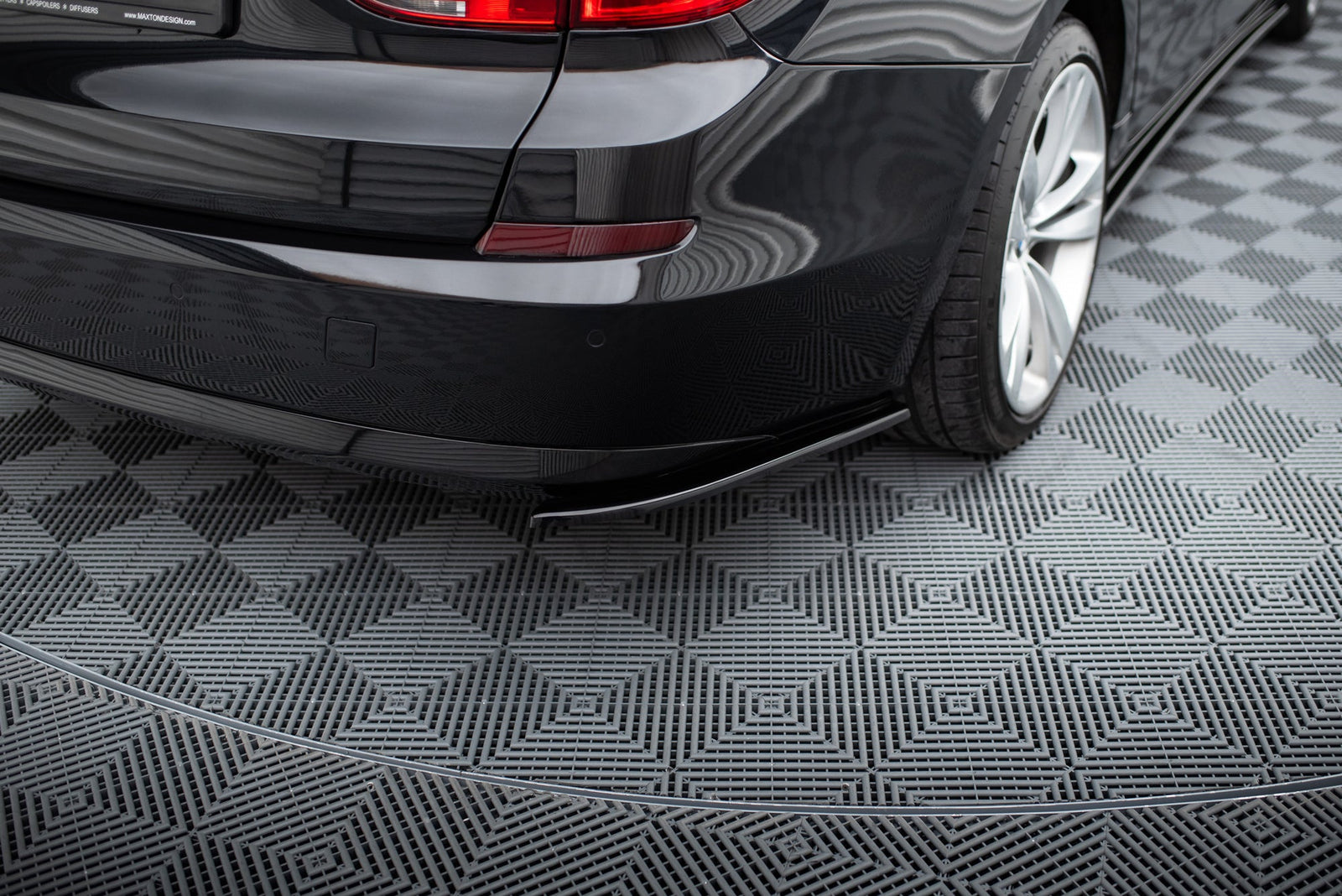 Maxton Design Splitters laterales traseros para BMW 5 GT F07 - imagen 1