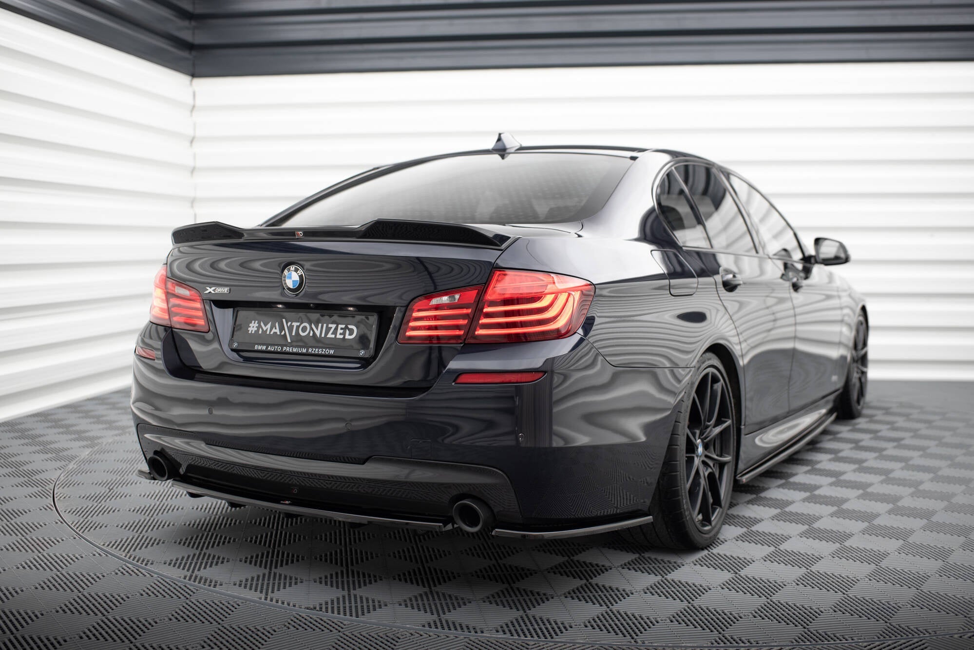 Maxton Design Splitters laterales traseros para BMW 5 M-Pack Sedan /Touring F10/F11 (para two single Exhaust ends) - imagen 2