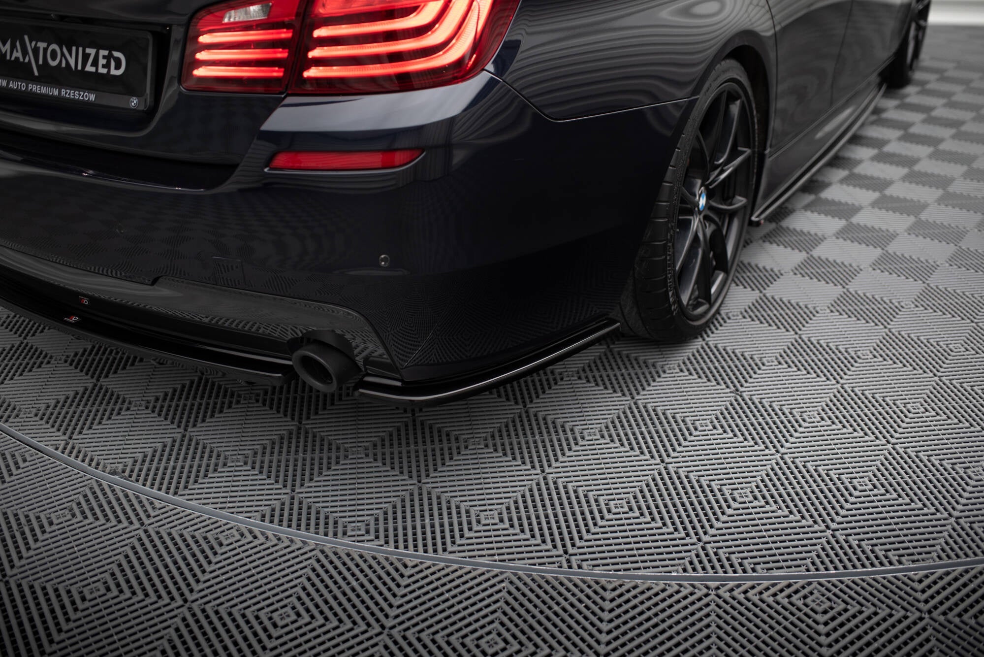Maxton Design Splitters laterales traseros para BMW 5 M-Pack Sedan /Touring F10/F11 (para two single Exhaust ends) - imagen 1