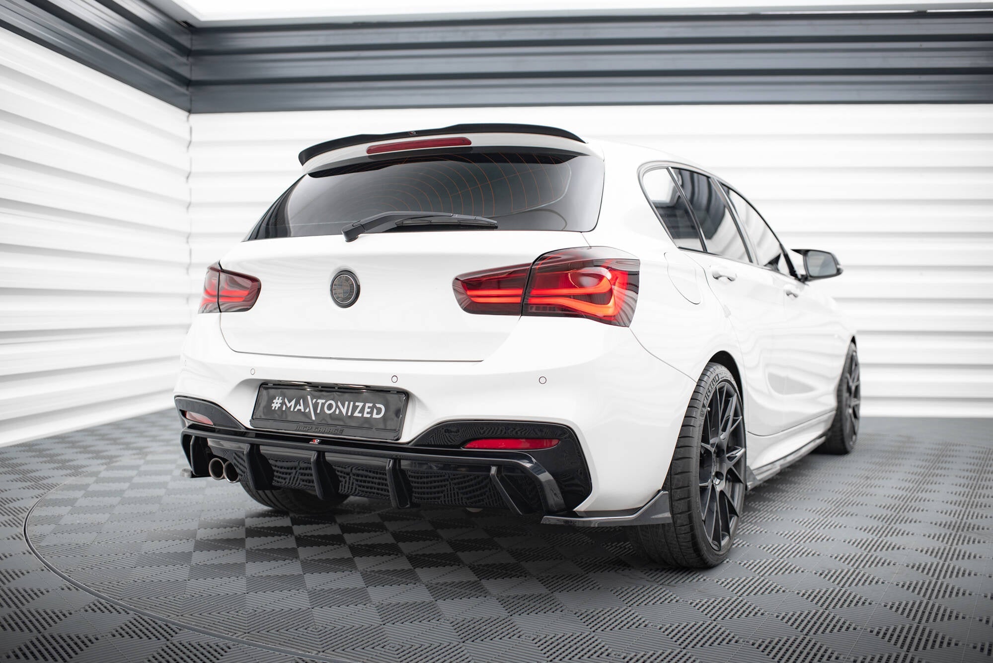 Maxton Design Splitters laterales traseros (For Rear Valance V.3) para BMW 1 M-Pack / M140i F20 Facelift - imagen 2